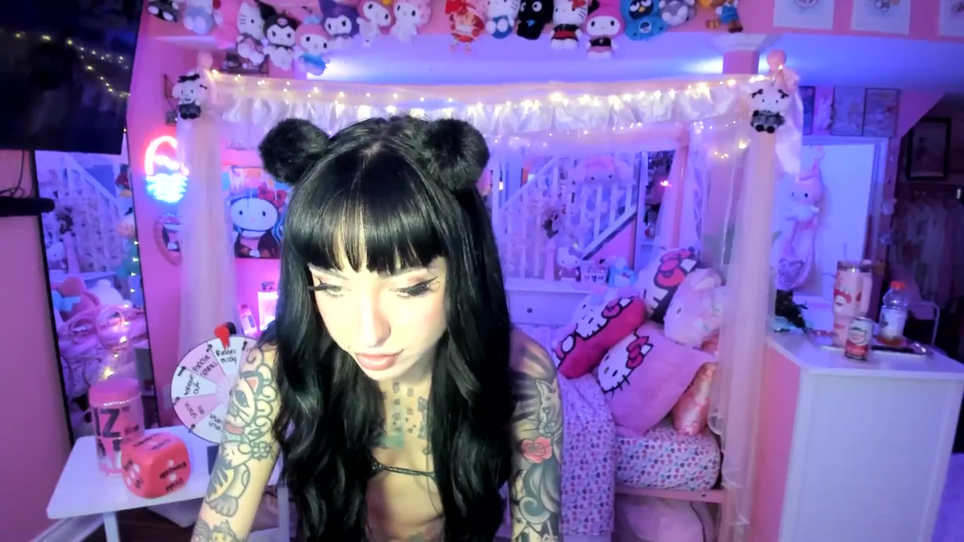 Gallery image thumbnail from lovesick's myfreecams stream on, 09/23/2025, 01:33 image 3 of 20