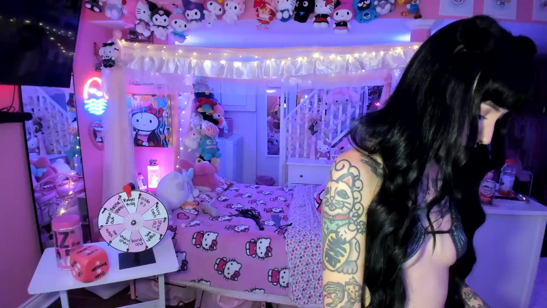 Gallery image thumbnail from lovesick's myfreecams stream on, 09/23/2025, 01:33 image 6 of 20