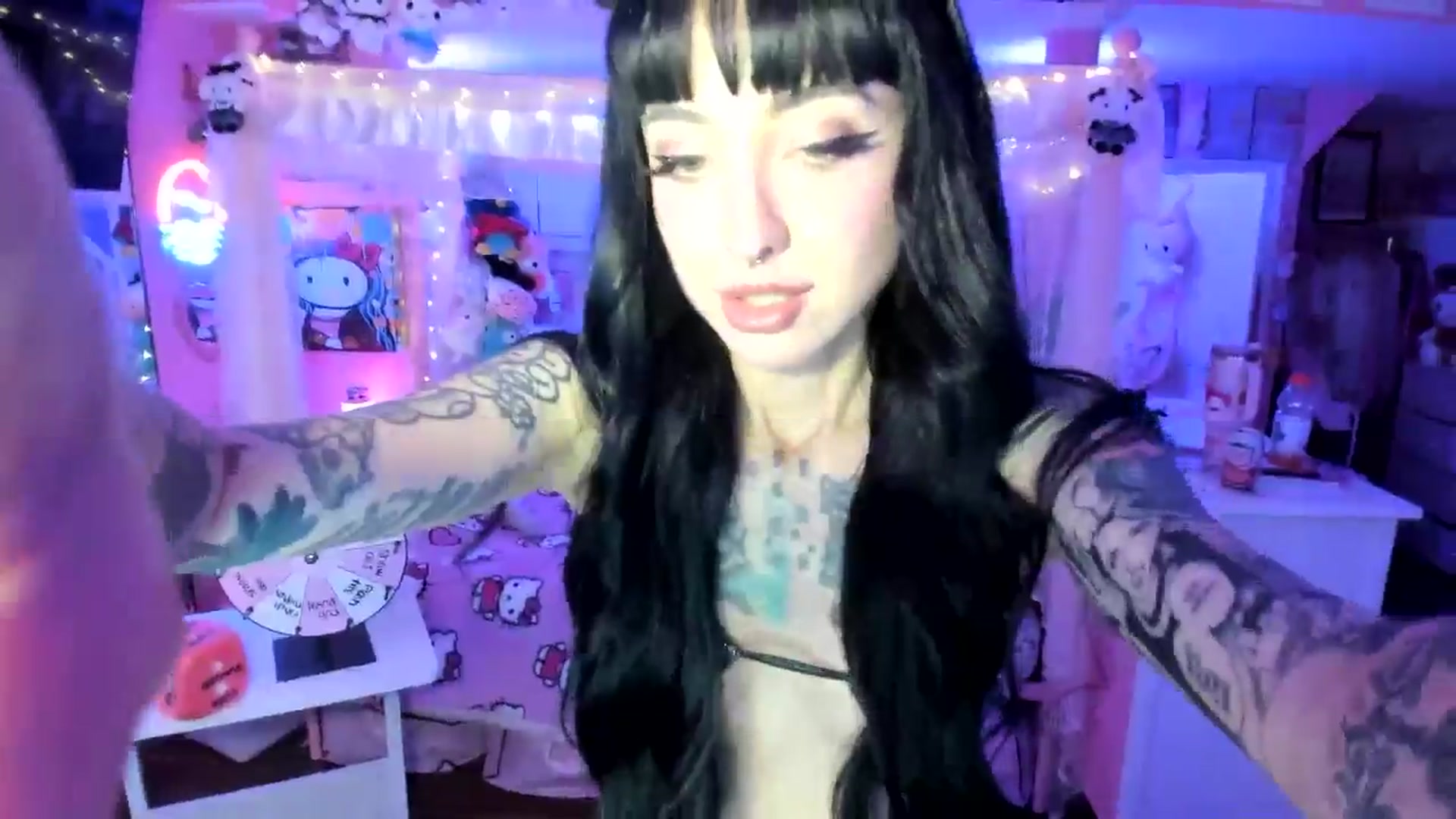 Gallery image thumbnail from lovesick's myfreecams stream on, 09/23/2025, 01:33 image 18 of 20
