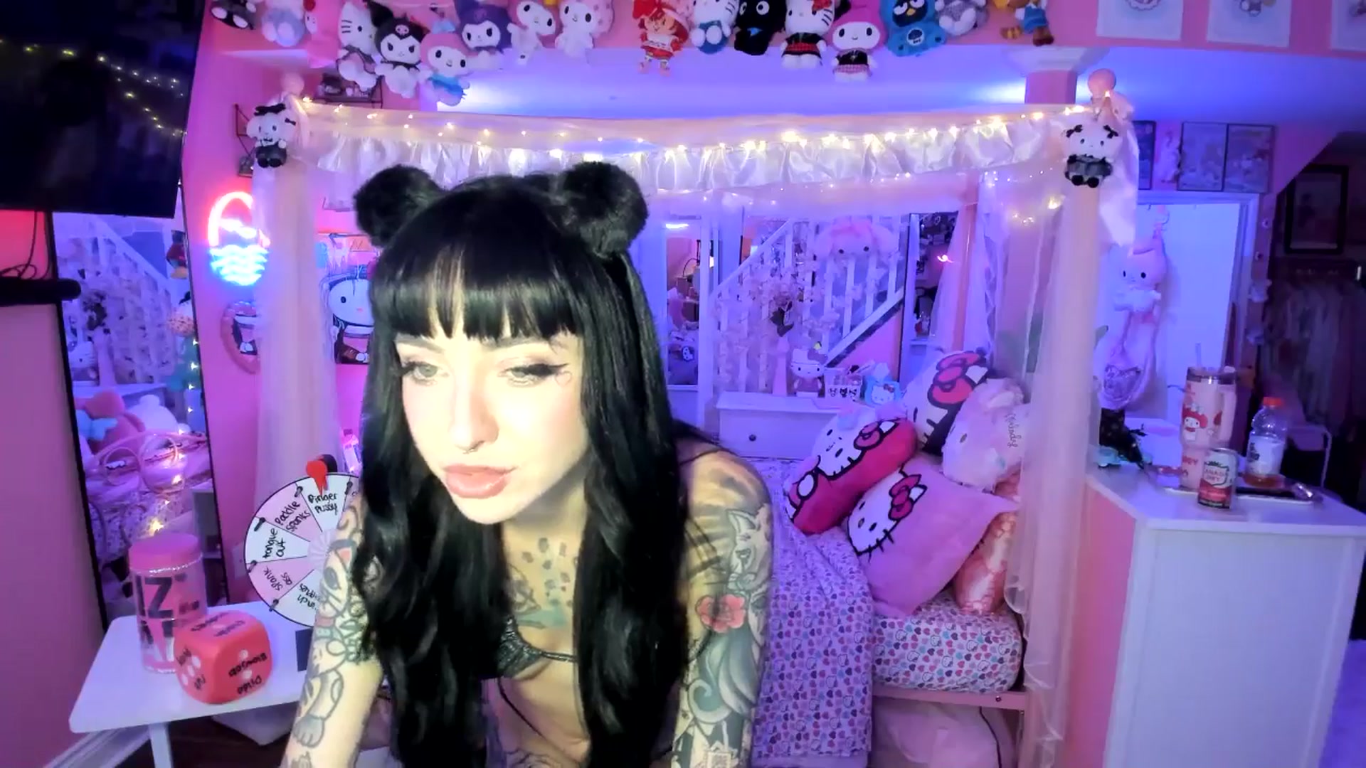 Gallery image thumbnail from lovesick's myfreecams stream on, 09/23/2025, 01:33 image 5 of 20