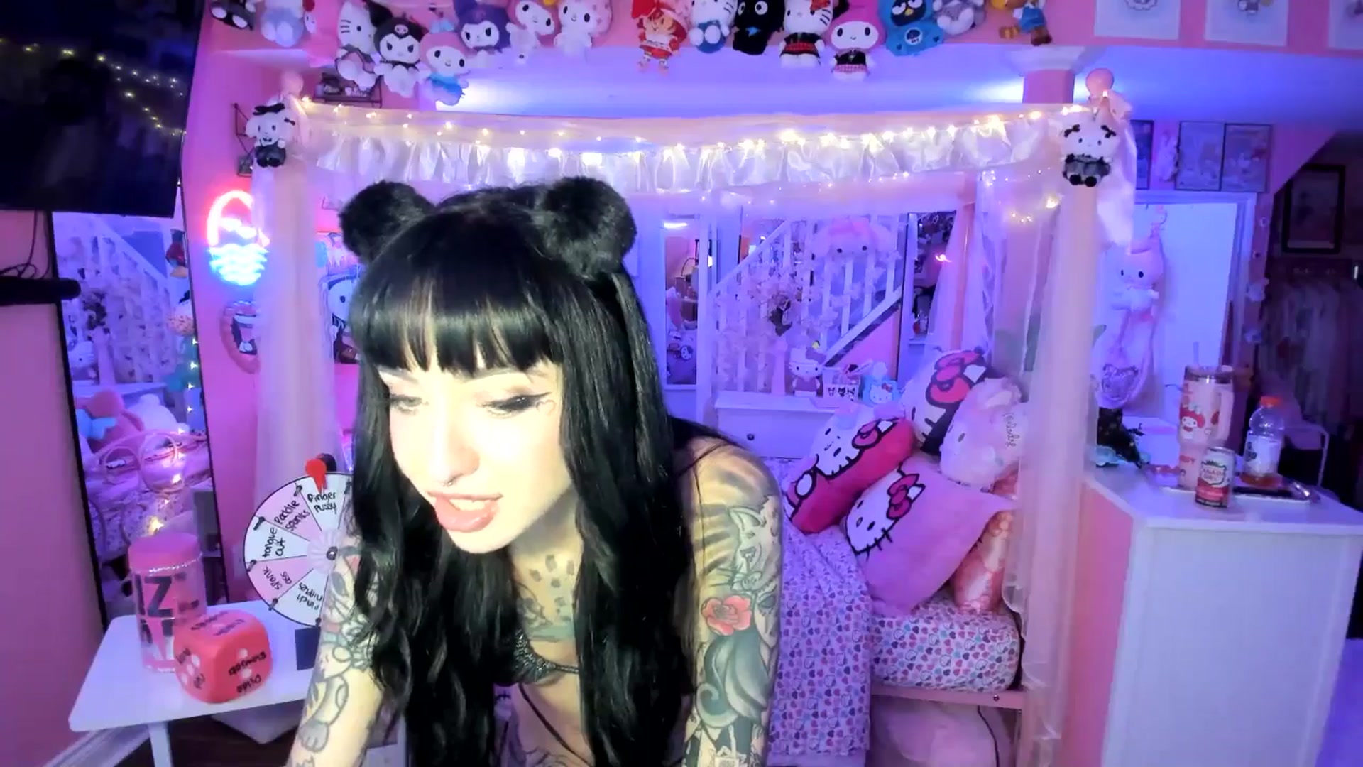 Gallery image thumbnail from lovesick's myfreecams stream on, 09/23/2025, 01:33 image 8 of 20