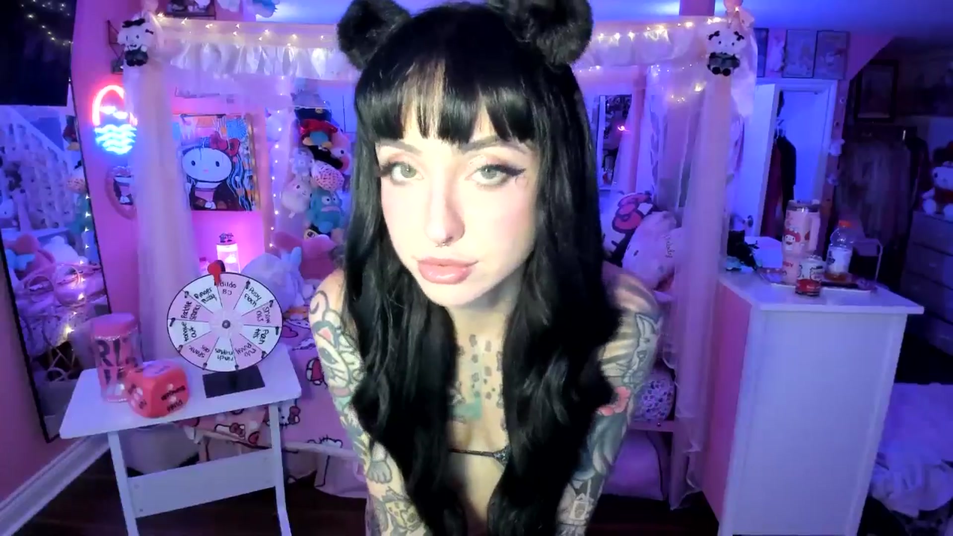 Gallery image thumbnail from lovesick's myfreecams stream on, 09/23/2025, 02:44 image 4 of 20