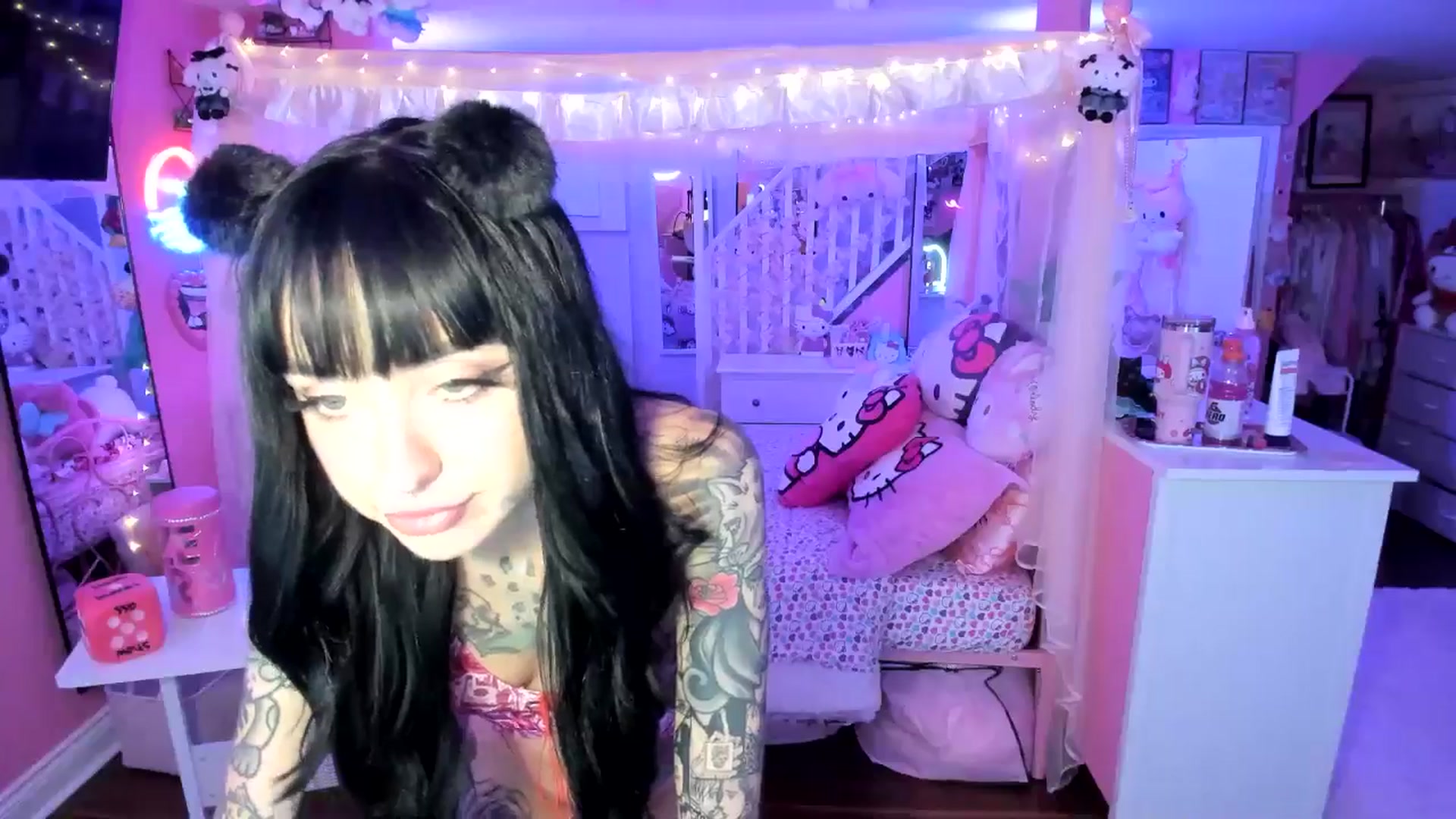 Gallery image thumbnail from lovesick's myfreecams stream on, 09/24/2025, 02:32 image 16 of 20