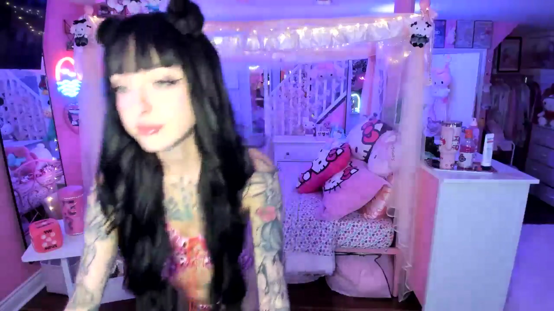 Gallery image thumbnail from lovesick's myfreecams stream on, 09/24/2025, 02:32 image 10 of 20