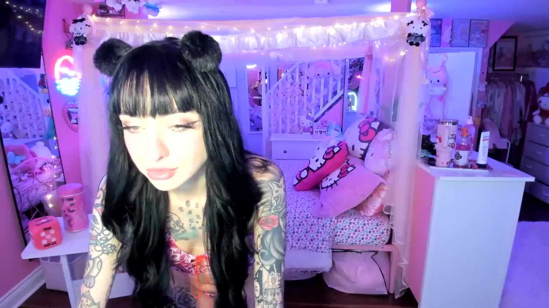 Gallery image thumbnail from lovesick's myfreecams stream on, 09/24/2025, 02:32 image 11 of 20