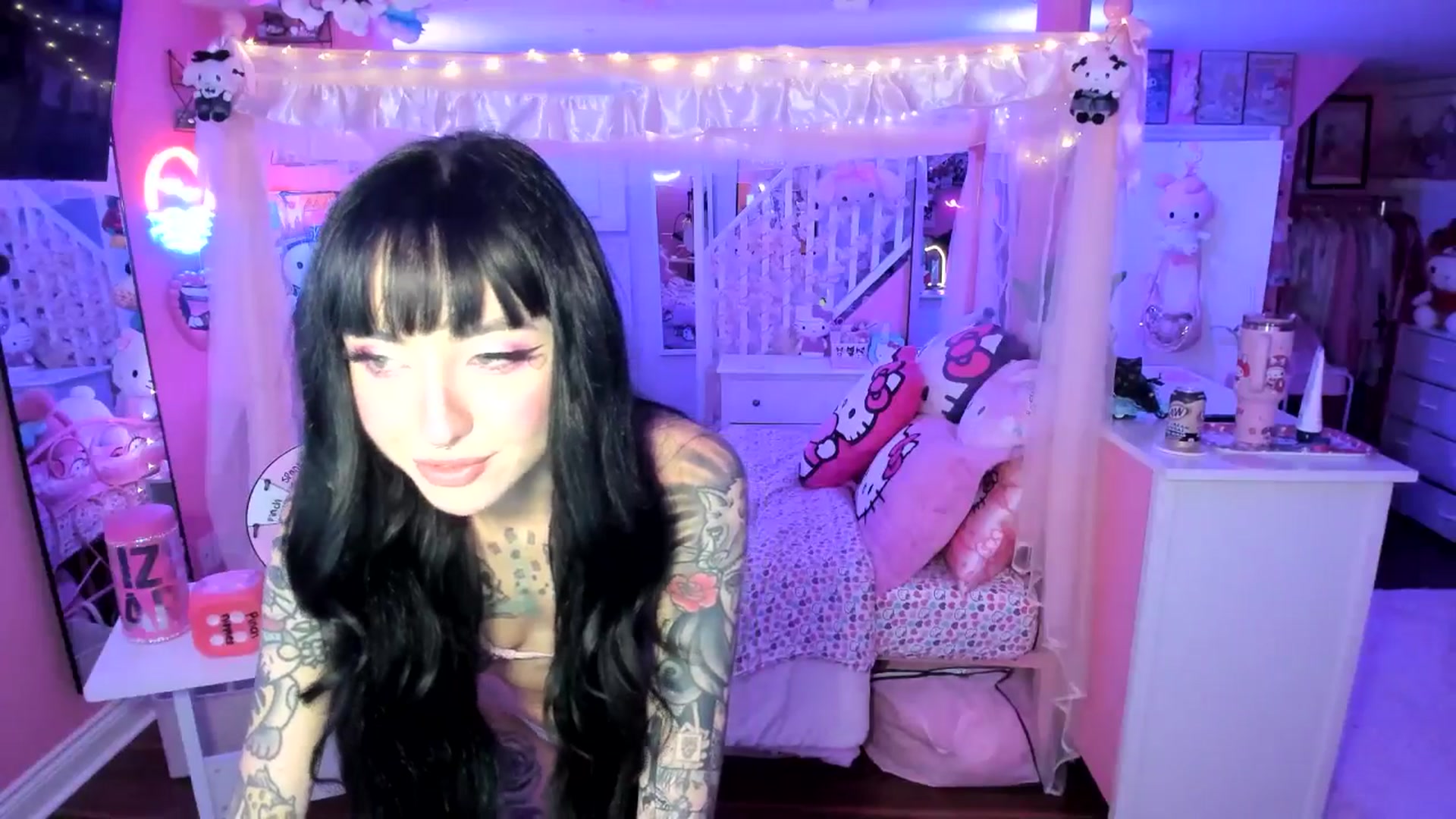 Gallery image thumbnail from lovesick's myfreecams stream on, 09/25/2025, 04:29 image 2 of 20