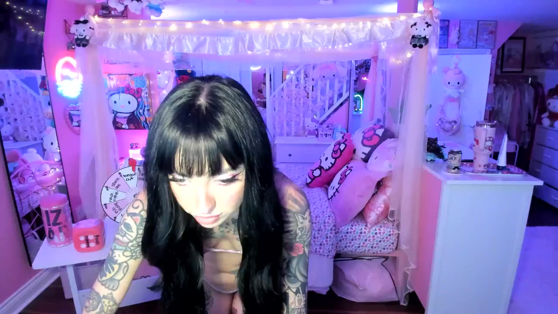 Gallery image thumbnail from lovesick's myfreecams stream on, 09/25/2025, 04:29 image 1 of 20