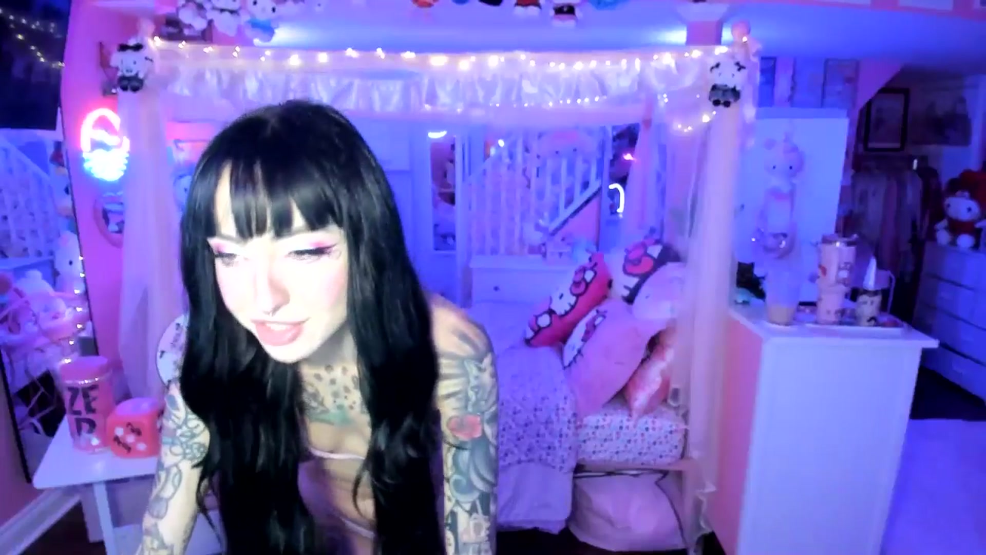Gallery image thumbnail from lovesick's myfreecams stream on, 09/25/2025, 04:29 image 9 of 20