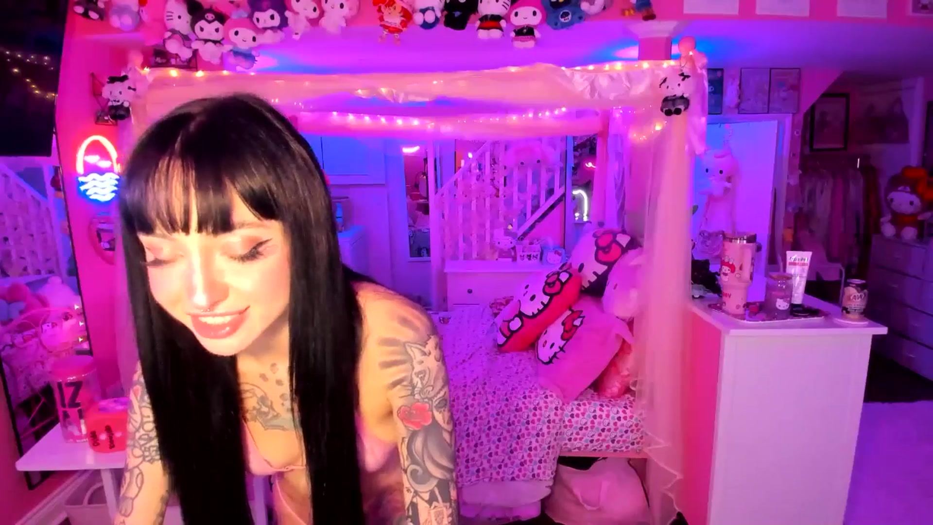 Gallery image thumbnail from lovesick's myfreecams stream on, 09/27/2025, 01:16 image 16 of 20