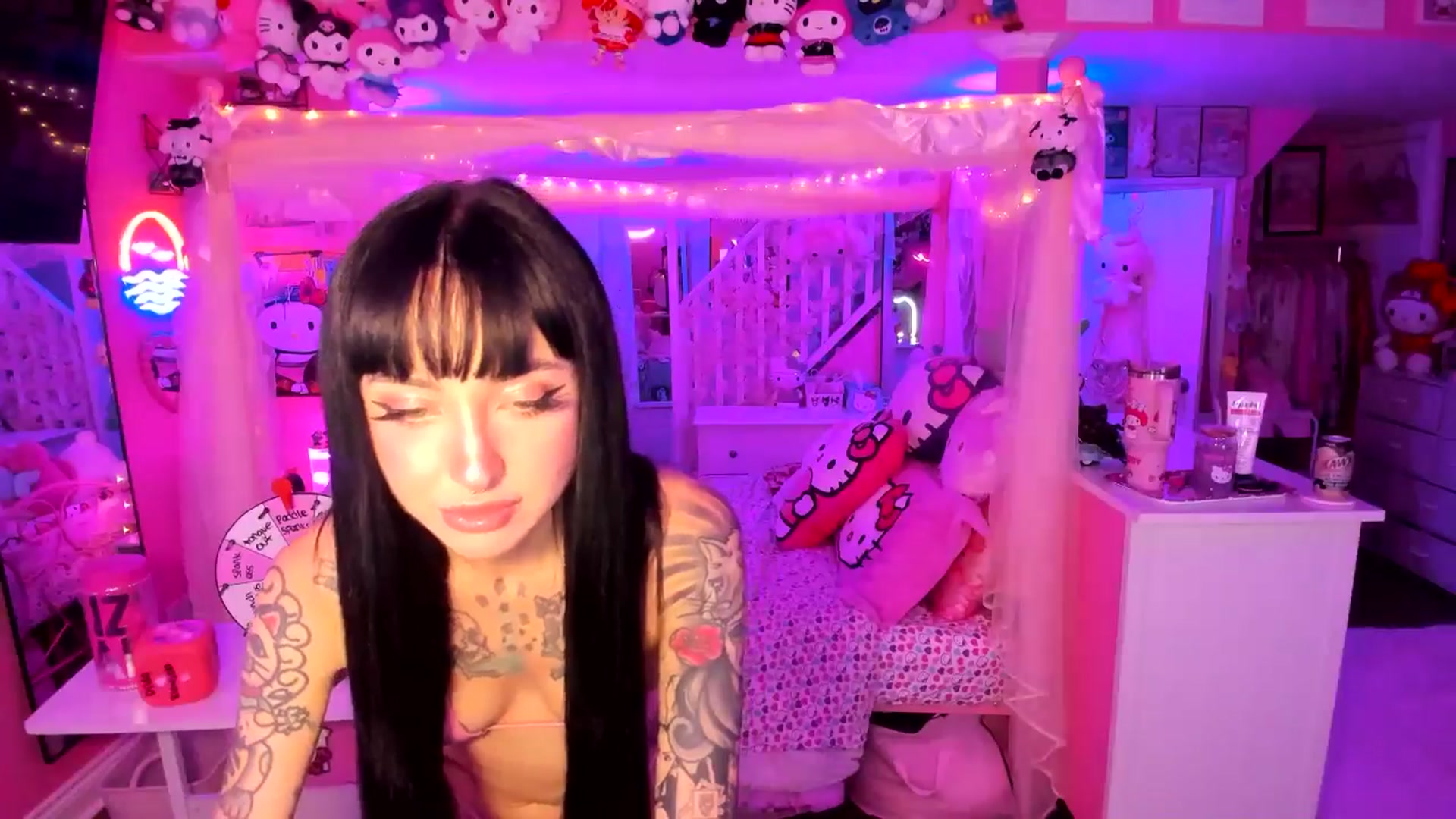 Gallery image thumbnail from lovesick's myfreecams stream on, 09/27/2025, 01:16 image 13 of 20