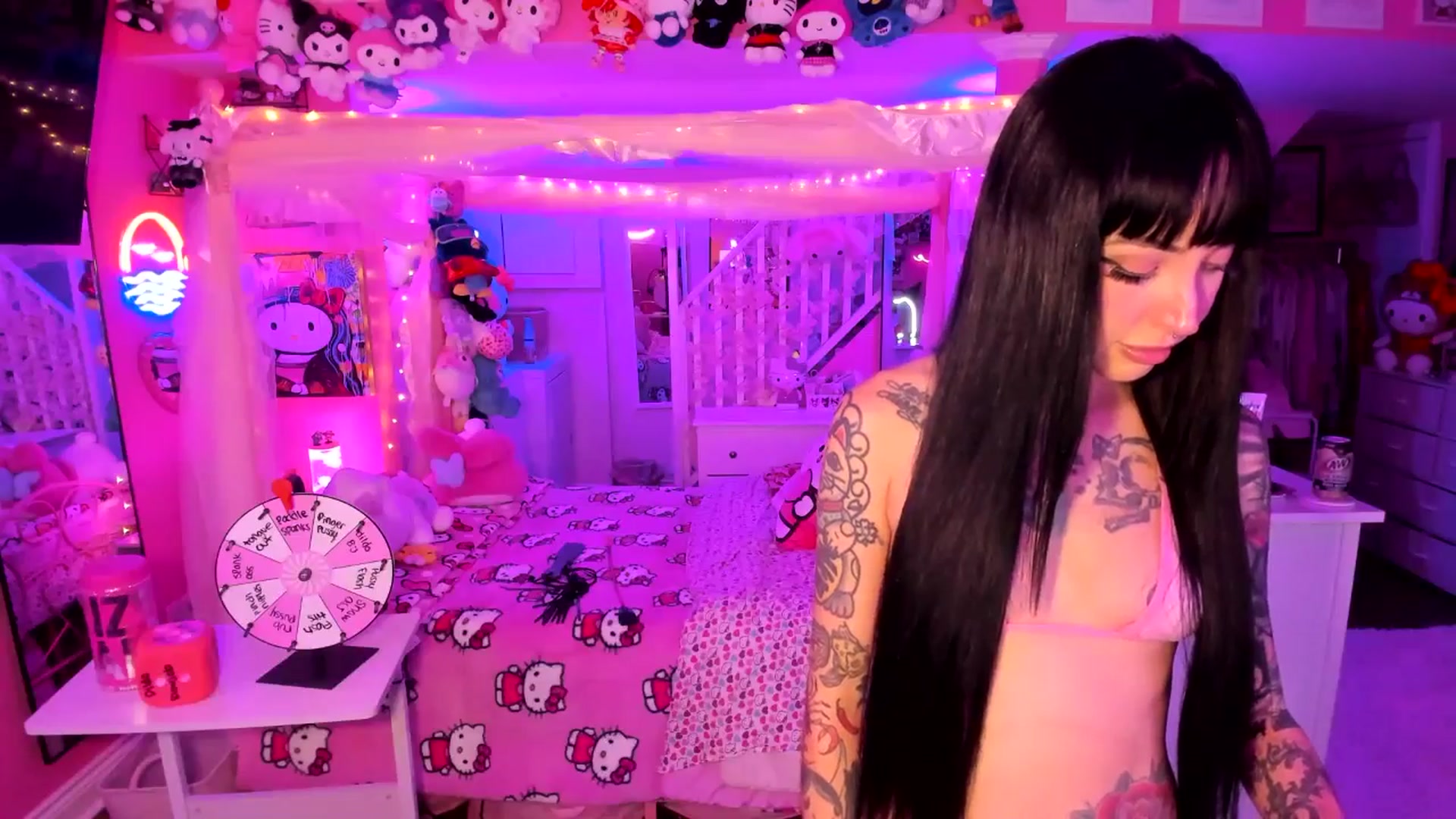 Gallery image thumbnail from lovesick's myfreecams stream on, 09/27/2025, 01:16 image 10 of 20