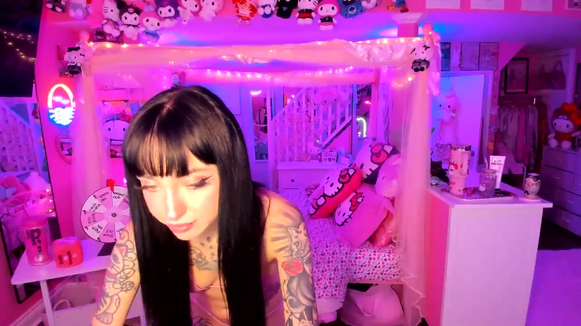 Gallery image thumbnail from lovesick's myfreecams stream on, 09/27/2025, 01:16 image 4 of 20