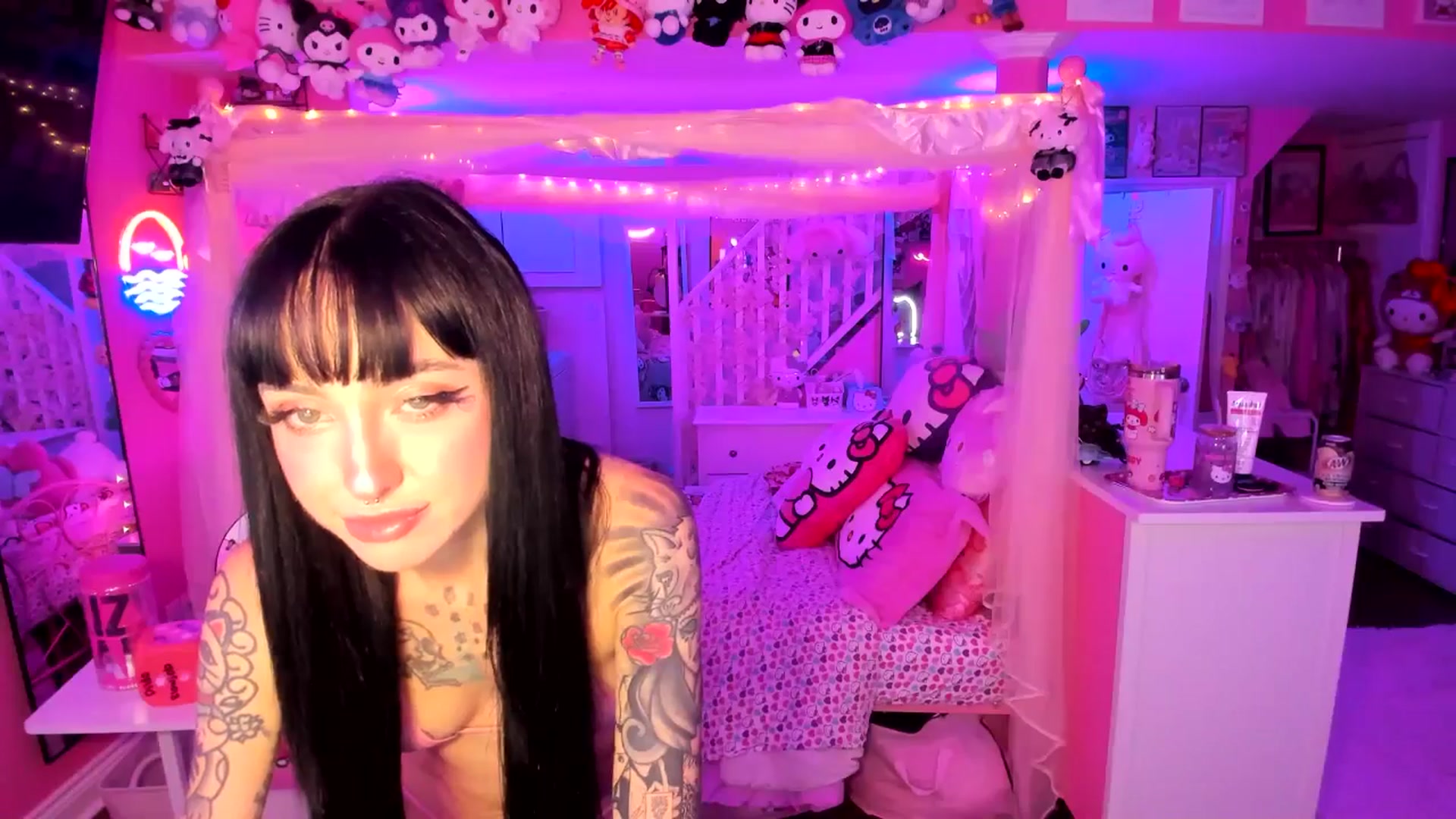 Gallery image thumbnail from lovesick's myfreecams stream on, 09/27/2025, 01:16 image 12 of 20