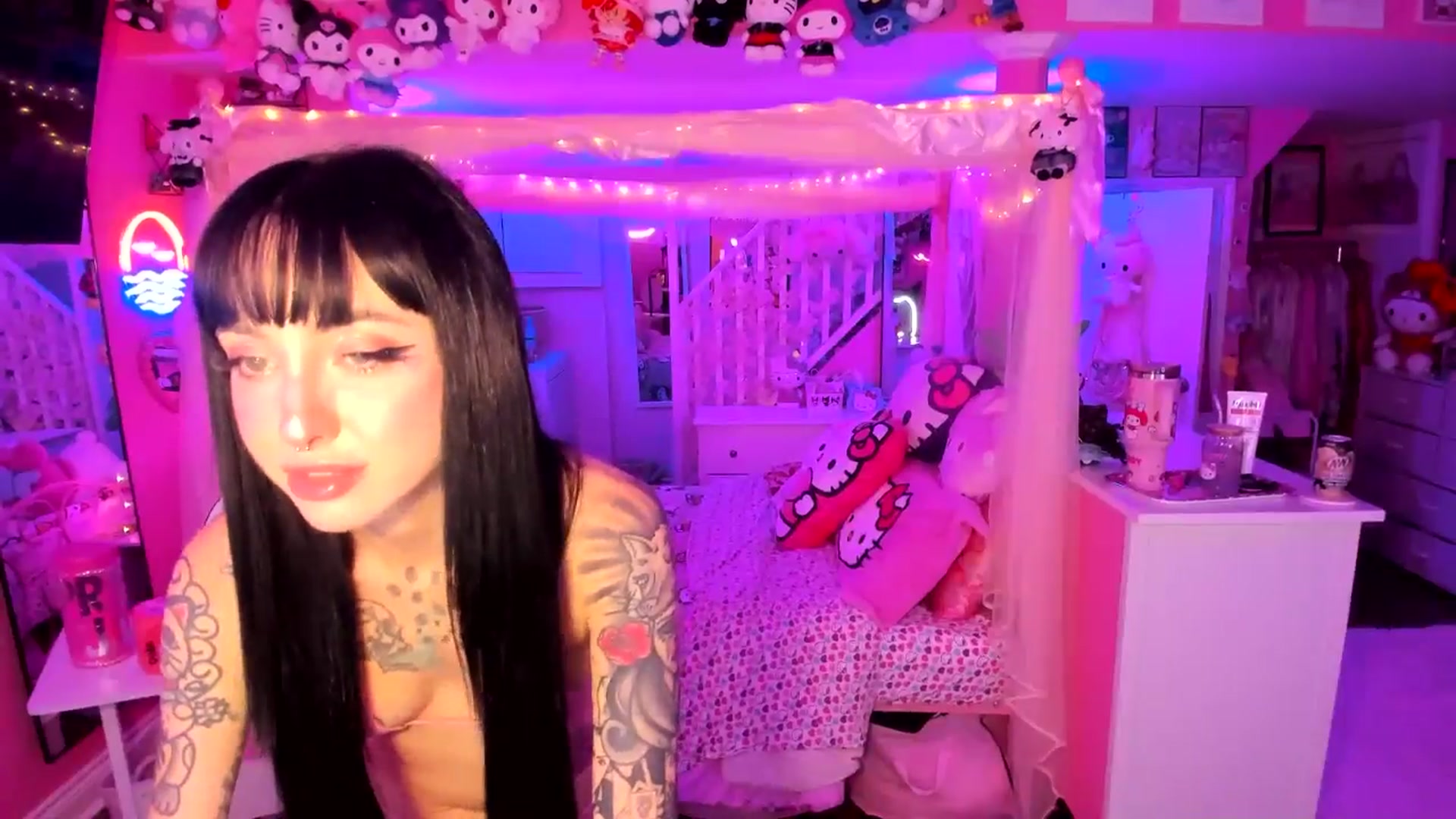 Gallery image thumbnail from lovesick's myfreecams stream on, 09/27/2025, 01:16 image 5 of 20