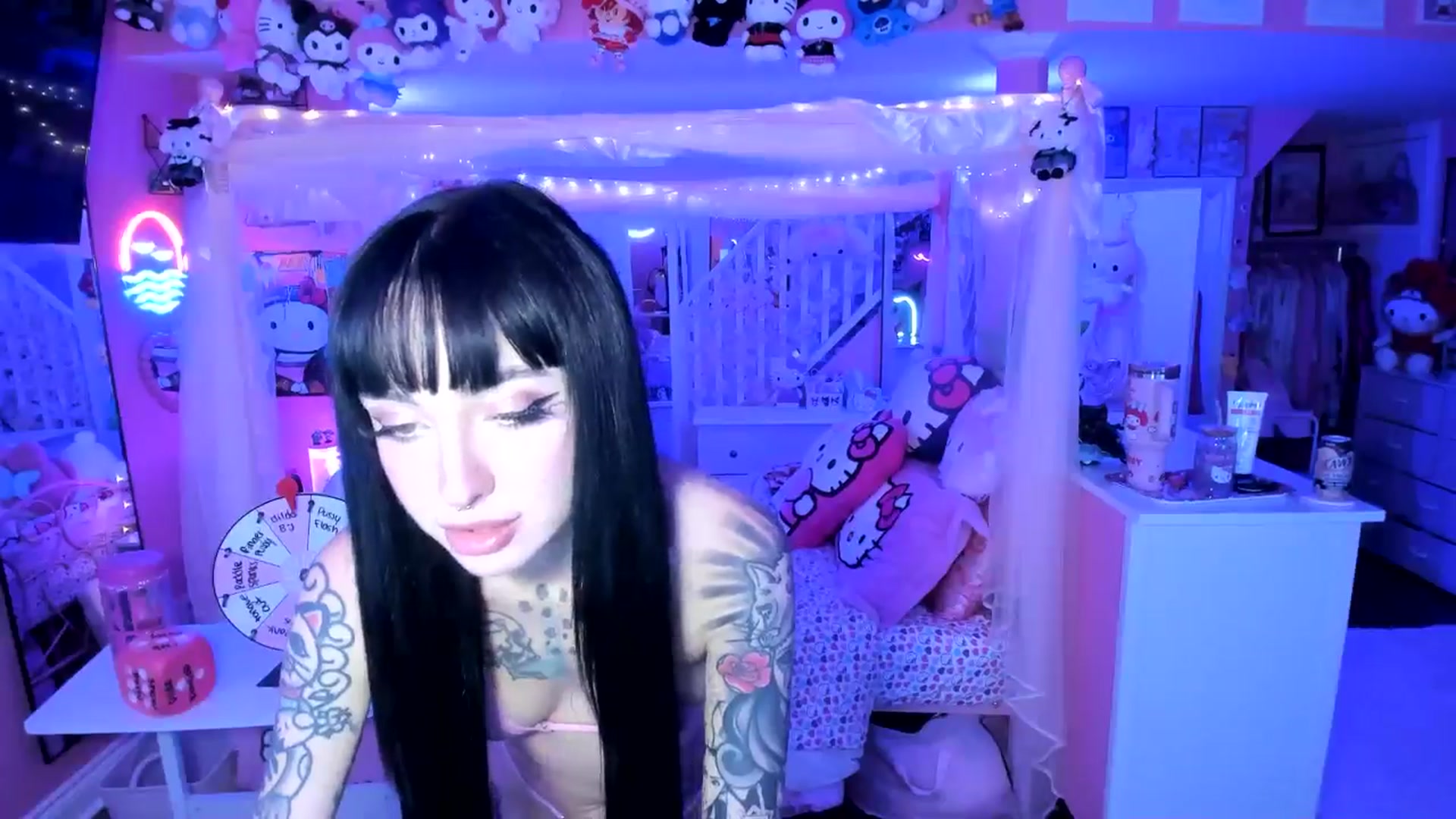 Gallery image thumbnail from lovesick's myfreecams stream on, 09/27/2025, 01:30 image 13 of 20