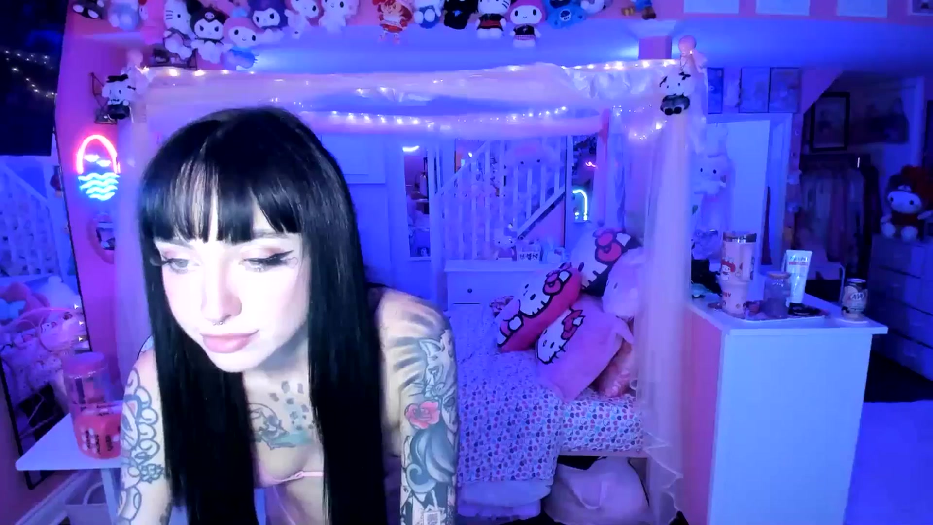 Gallery image thumbnail from lovesick's myfreecams stream on, 09/27/2025, 01:30 image 15 of 20
