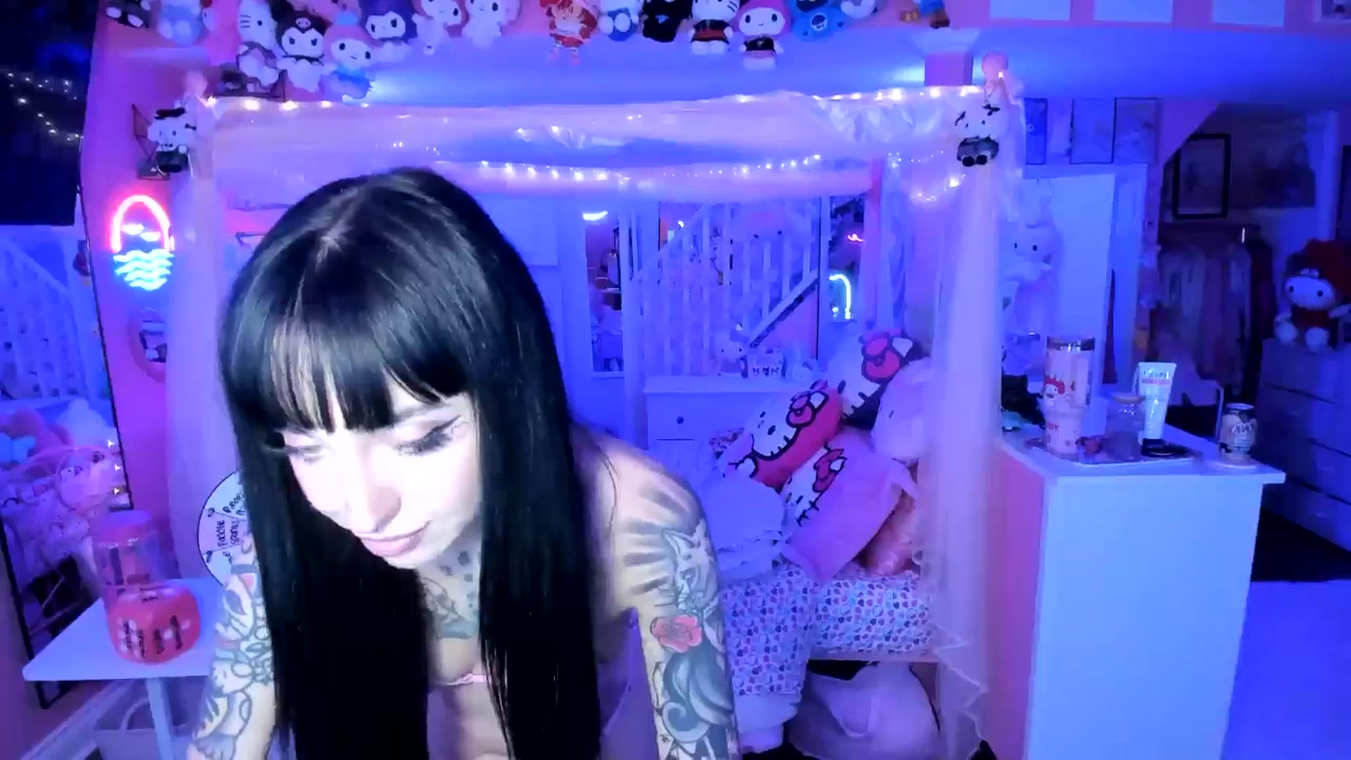 Gallery image thumbnail from lovesick's myfreecams stream on, 09/27/2025, 01:30 image 16 of 20