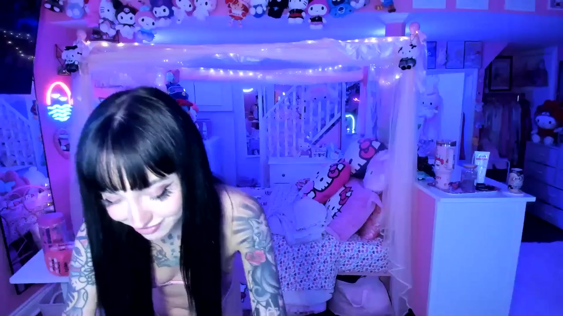 Gallery image thumbnail from lovesick's myfreecams stream on, 09/27/2025, 01:30 image 17 of 20