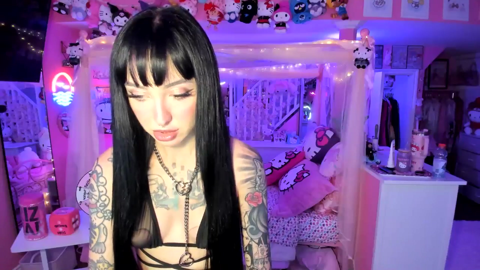 Gallery image thumbnail from lovesick's myfreecams stream on, 09/29/2025, 24:00 image 10 of 20