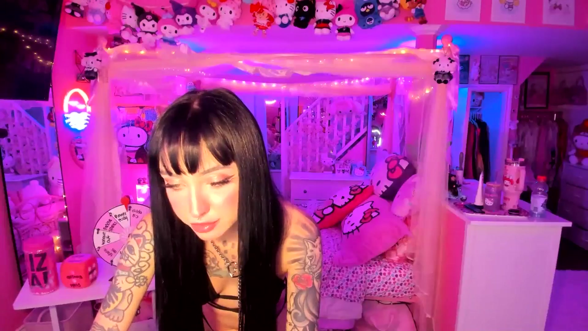 Gallery image thumbnail from lovesick's myfreecams stream on, 09/29/2025, 24:00 image 7 of 20