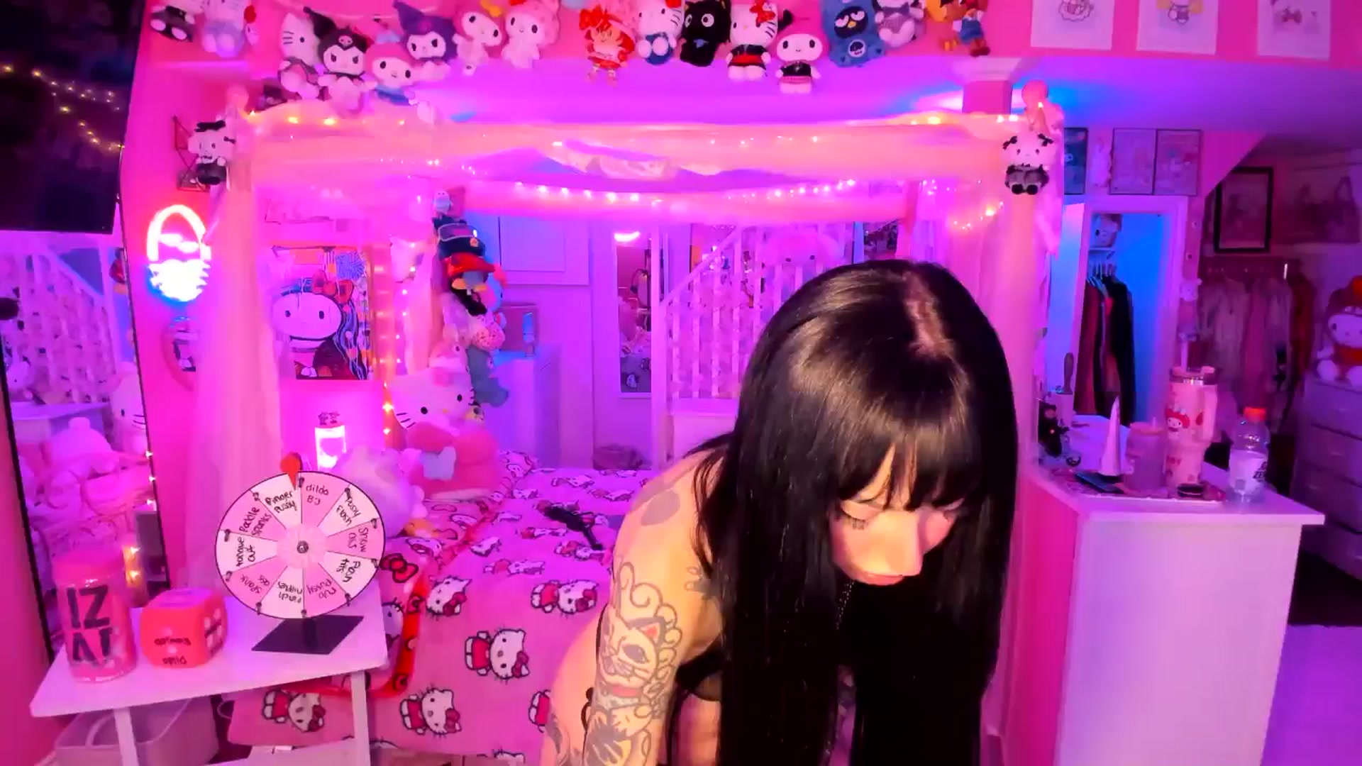 Gallery image thumbnail from lovesick's myfreecams stream on, 09/29/2025, 24:00 image 1 of 20