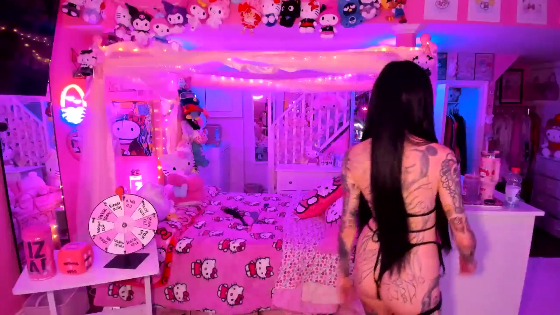 Gallery image thumbnail from lovesick's myfreecams stream on, 09/29/2025, 24:00 image 3 of 20
