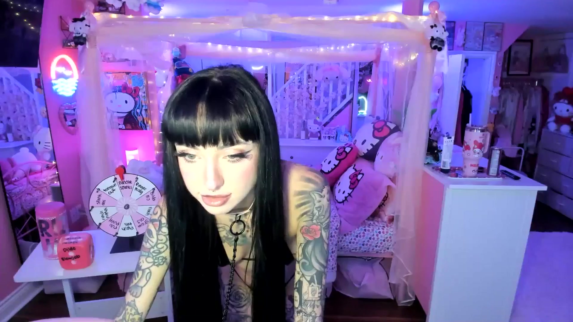Gallery image thumbnail from lovesick's myfreecams stream on, 10/03/2025, 01:30 image 10 of 20