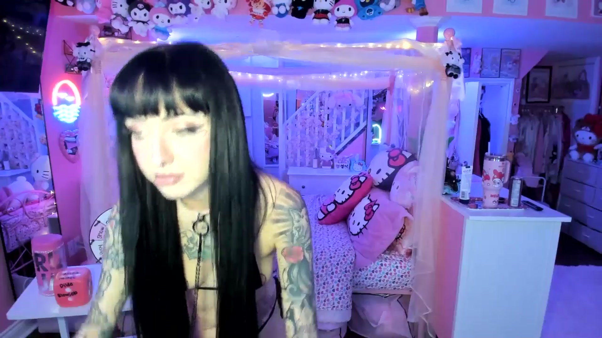 Gallery image thumbnail from lovesick's myfreecams stream on, 10/03/2025, 01:30 image 16 of 20