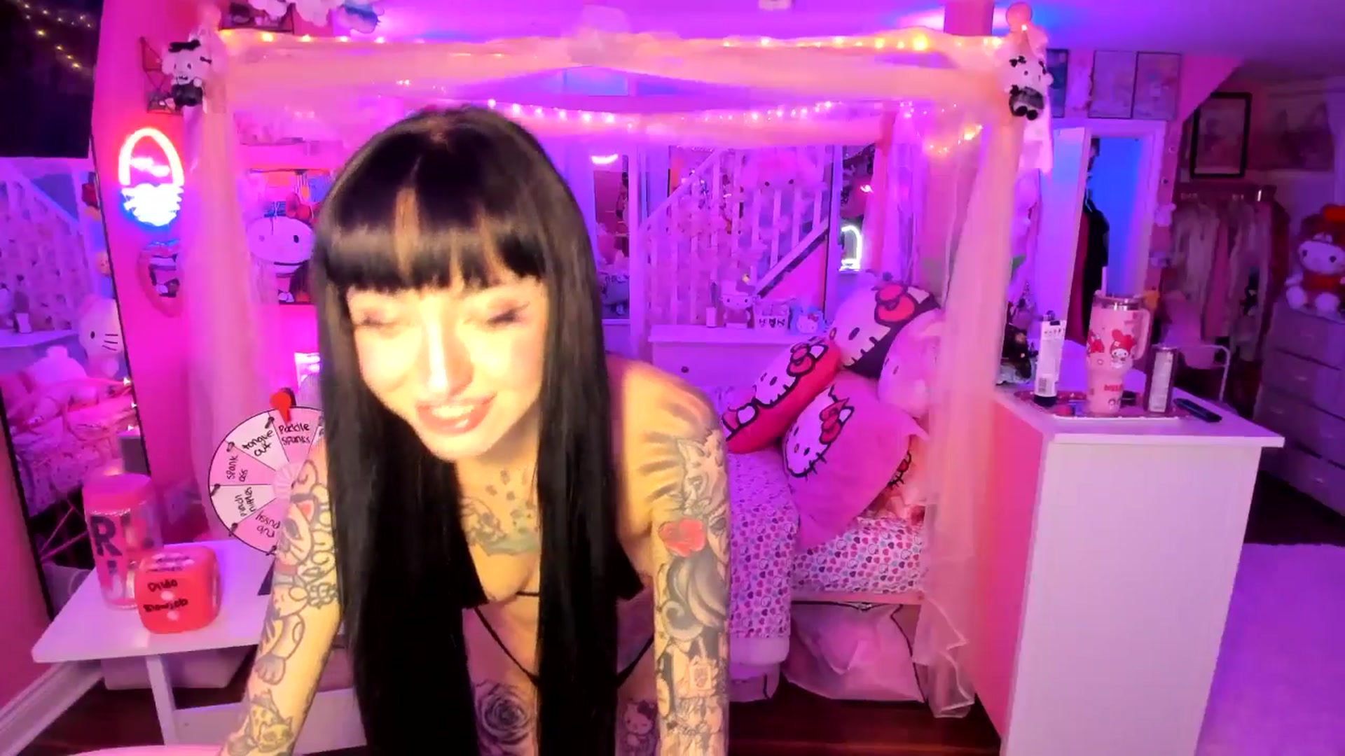 Gallery image thumbnail from lovesick's myfreecams stream on, 10/03/2025, 01:30 image 8 of 20