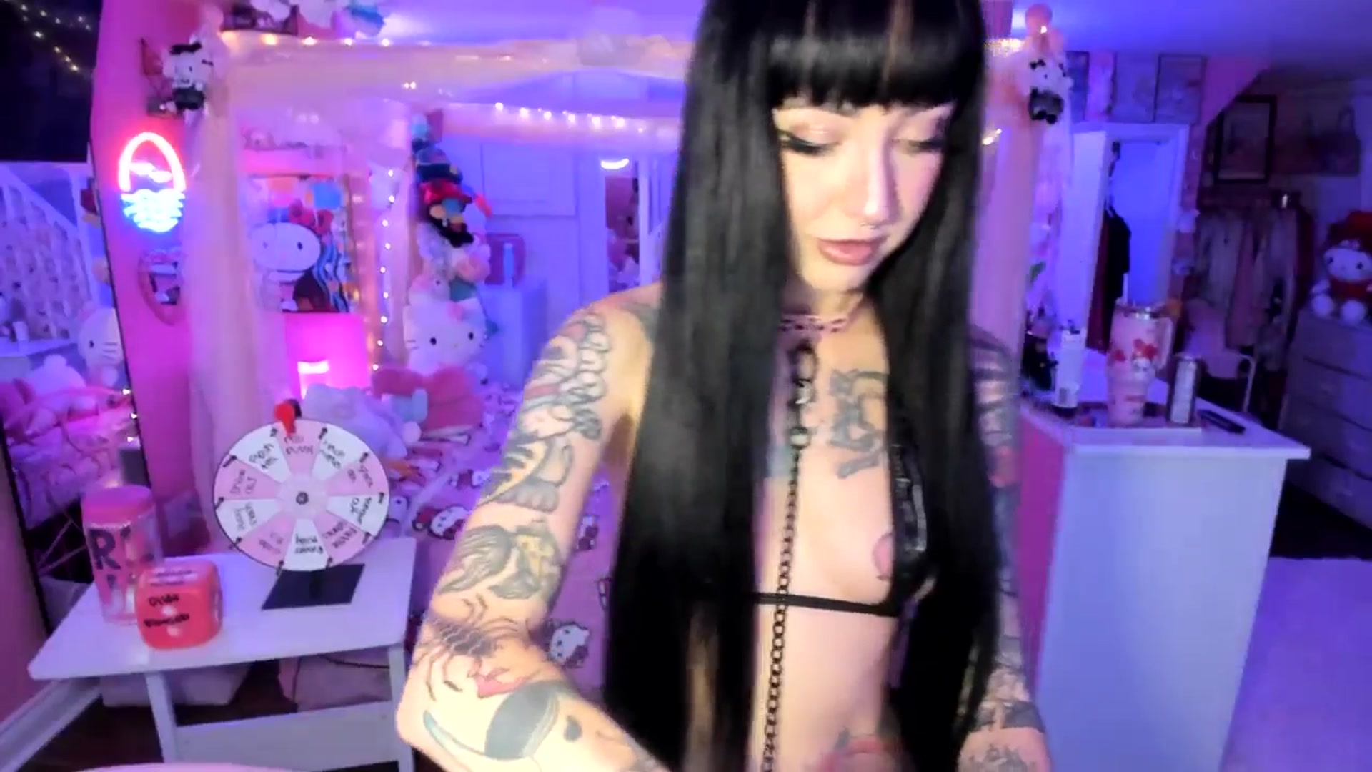Gallery image thumbnail from lovesick's myfreecams stream on, 10/03/2025, 01:30 image 11 of 20