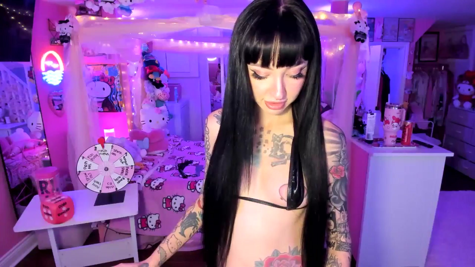 Gallery image thumbnail from lovesick's myfreecams stream on, 10/03/2025, 02:51 image 17 of 20
