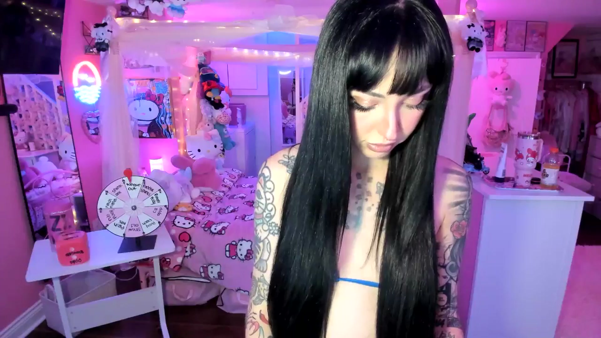 Gallery image thumbnail from lovesick's myfreecams stream on, 10/04/2025, 02:03 image 12 of 20