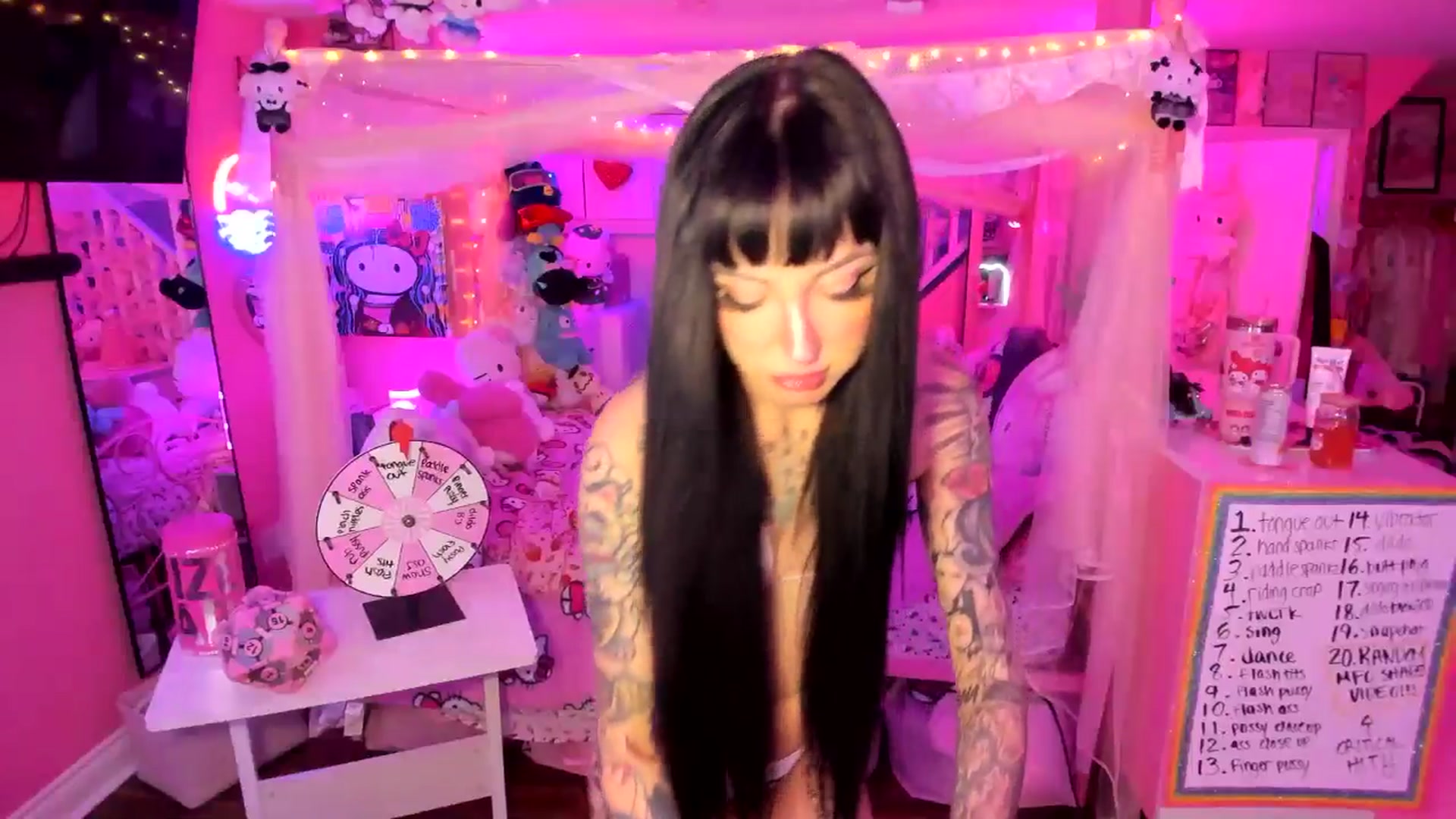 Gallery image thumbnail from lovesick's myfreecams stream on, 11/16/2025, 24:00 image 17 of 20