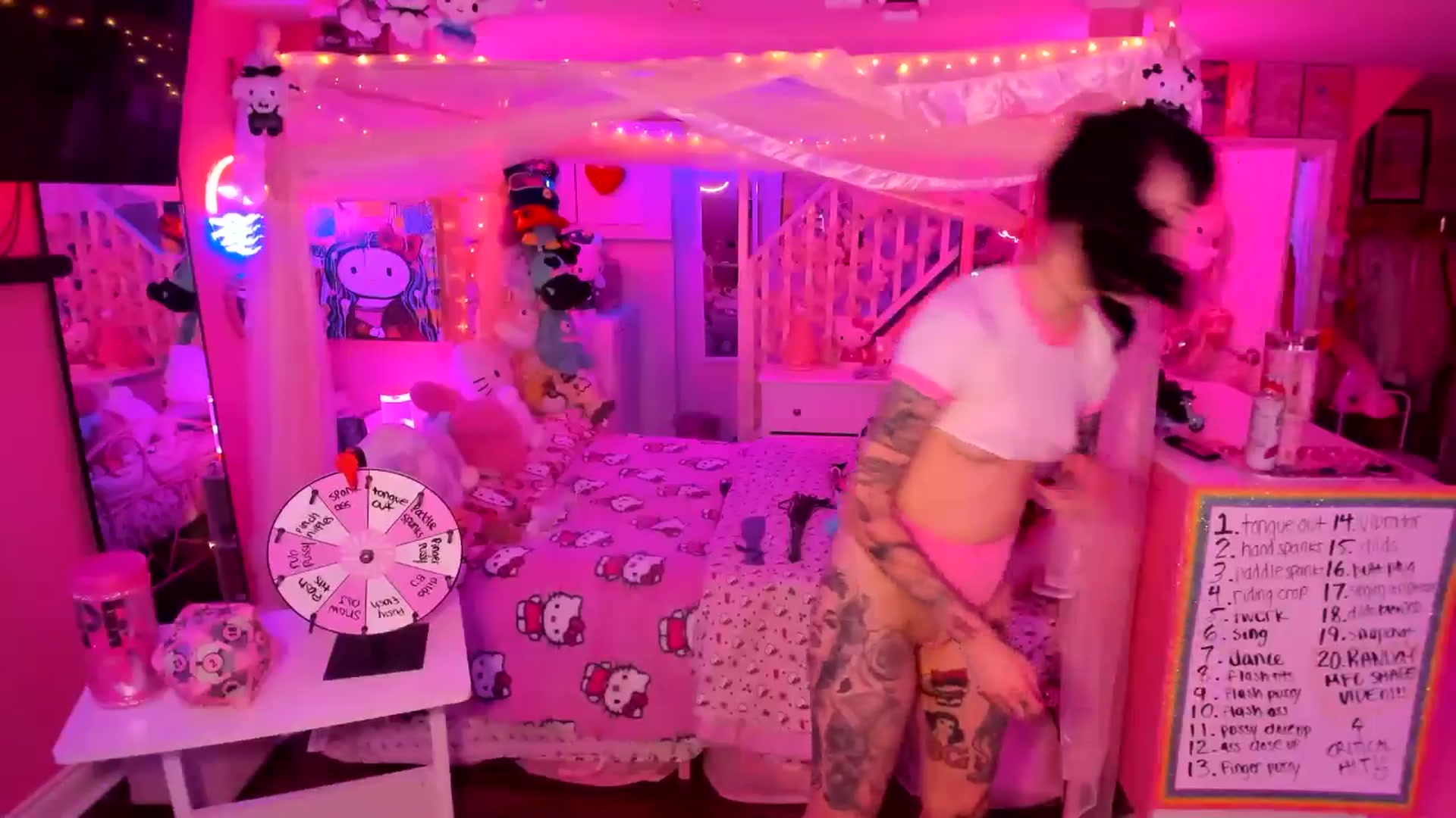 Gallery image thumbnail from lovesick's myfreecams stream on, 11/17/2025, 24:06 image 15 of 20