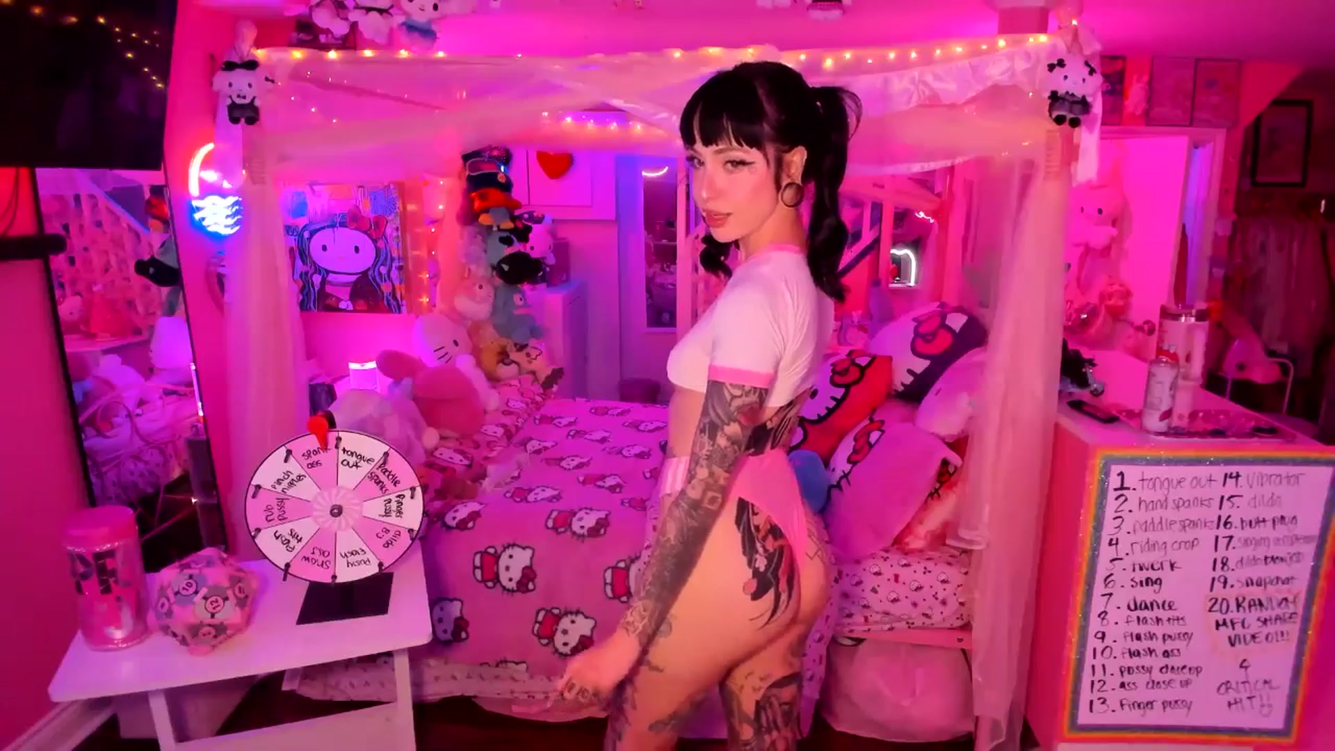 Gallery image thumbnail from lovesick's myfreecams stream on, 11/17/2025, 24:06 image 14 of 20