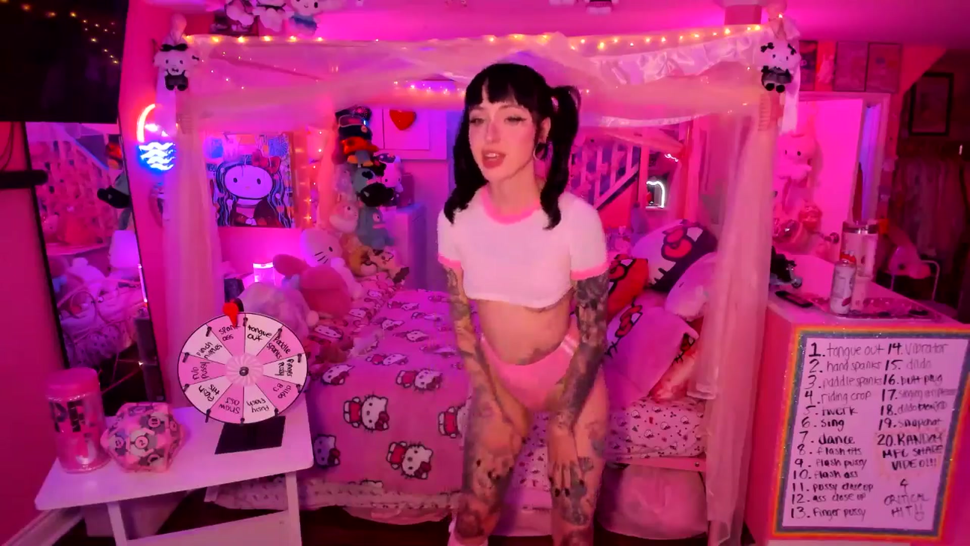 Gallery image thumbnail from lovesick's myfreecams stream on, 11/17/2025, 24:06 image 16 of 20