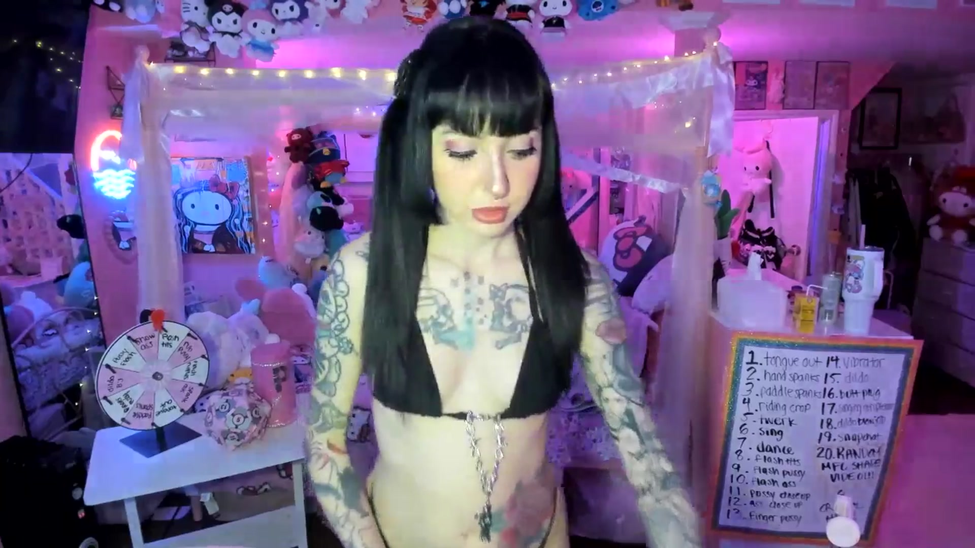 Gallery image thumbnail from lovesick's myfreecams stream on, 02/01/2026, 03:05 image 14 of 20