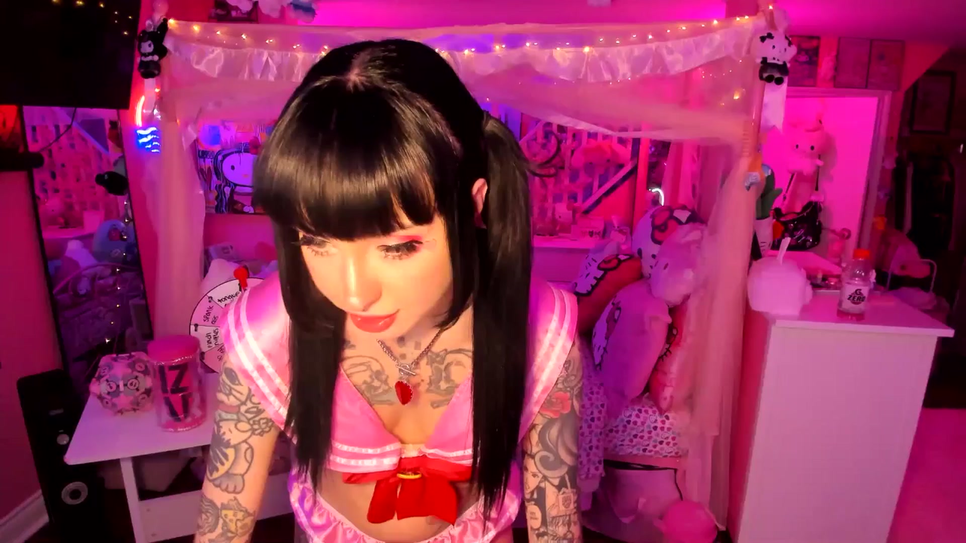 Gallery image thumbnail from lovesick's myfreecams stream on, 02/14/2026, 24:16 image 11 of 20