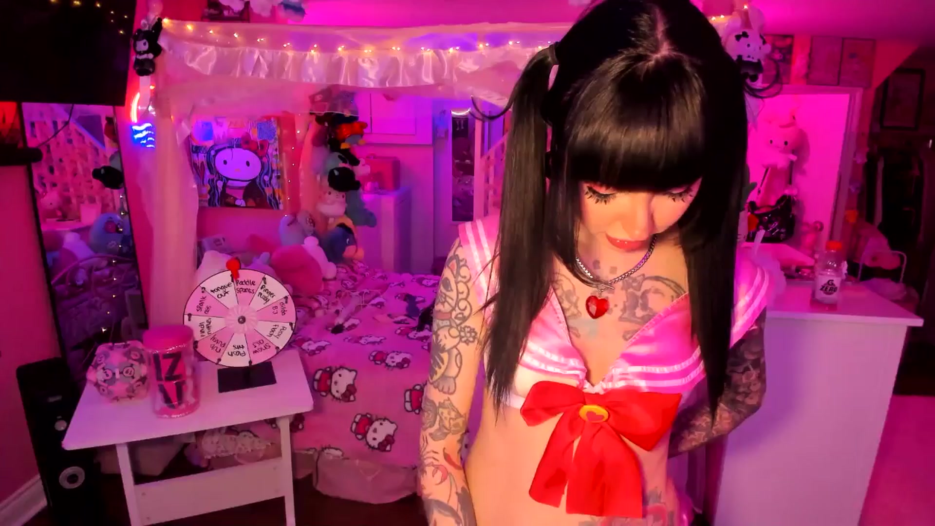 Gallery image thumbnail from lovesick's myfreecams stream on, 02/14/2026, 24:16 image 4 of 20