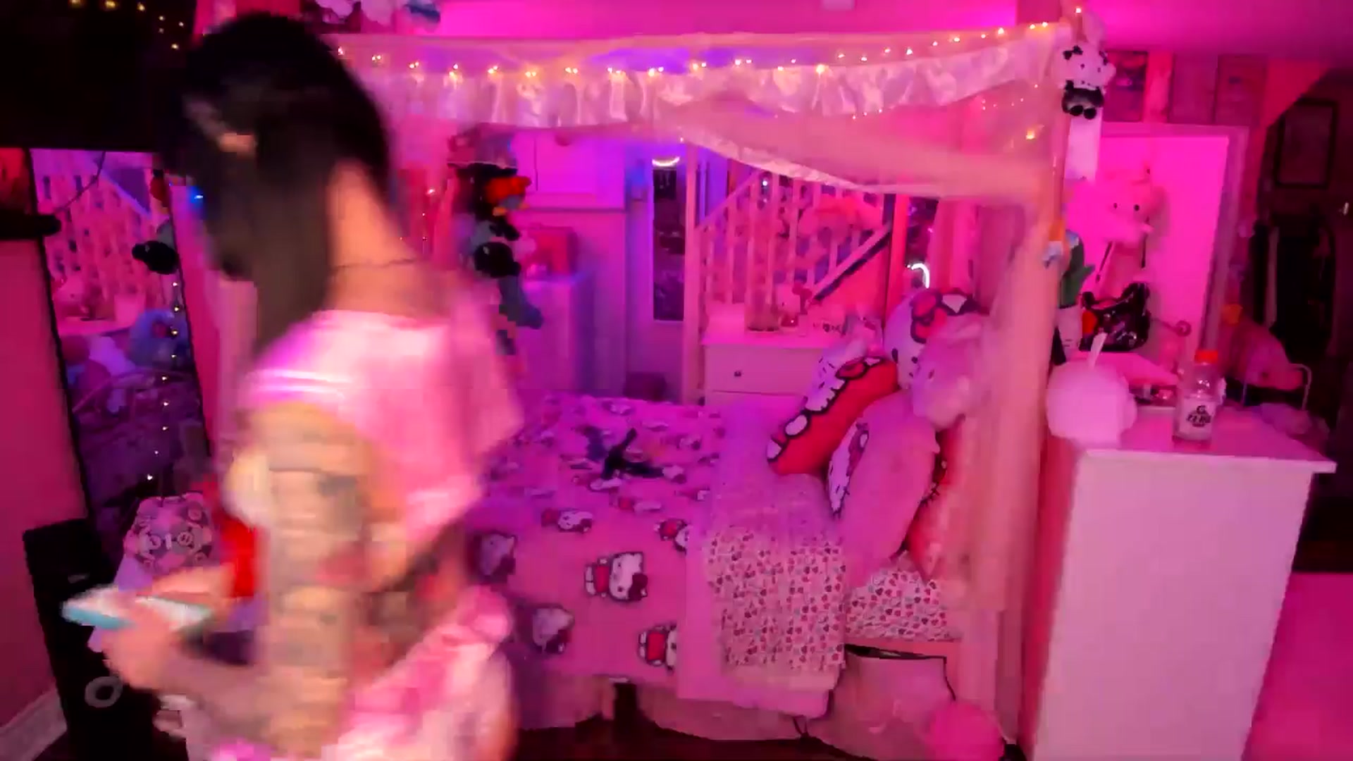 Gallery image thumbnail from lovesick's myfreecams stream on, 02/14/2026, 24:16 image 10 of 20