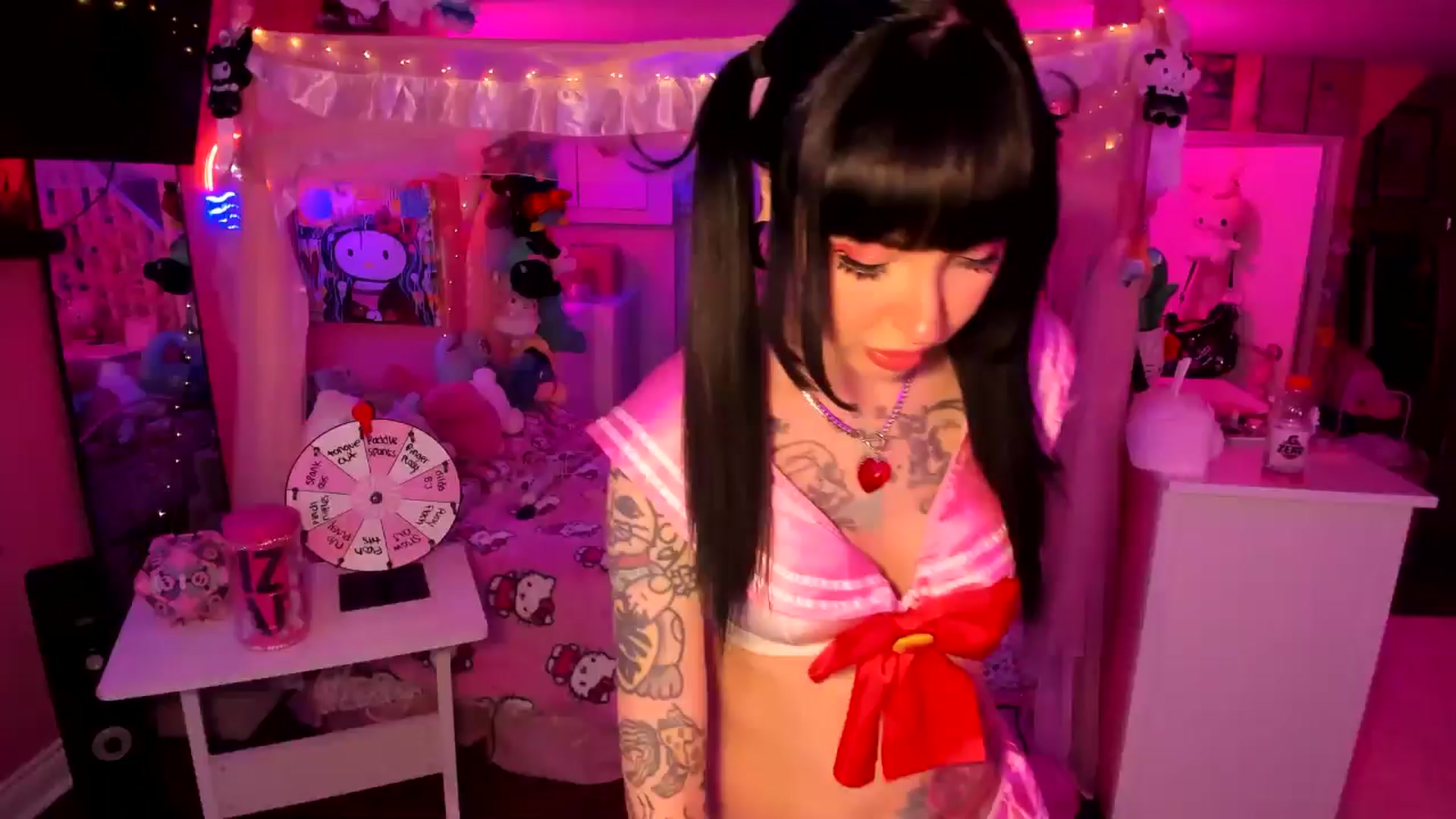 Gallery image thumbnail from lovesick's myfreecams stream on, 02/14/2026, 24:16 image 14 of 20