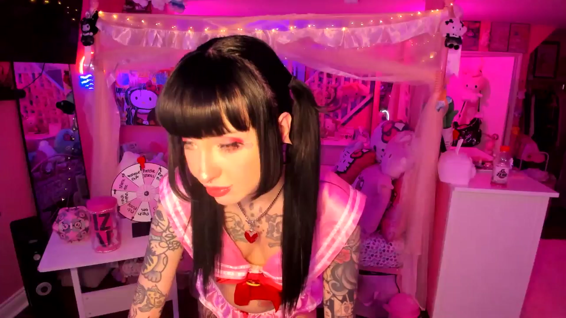 Gallery image thumbnail from lovesick's myfreecams stream on, 02/14/2026, 24:16 image 9 of 20