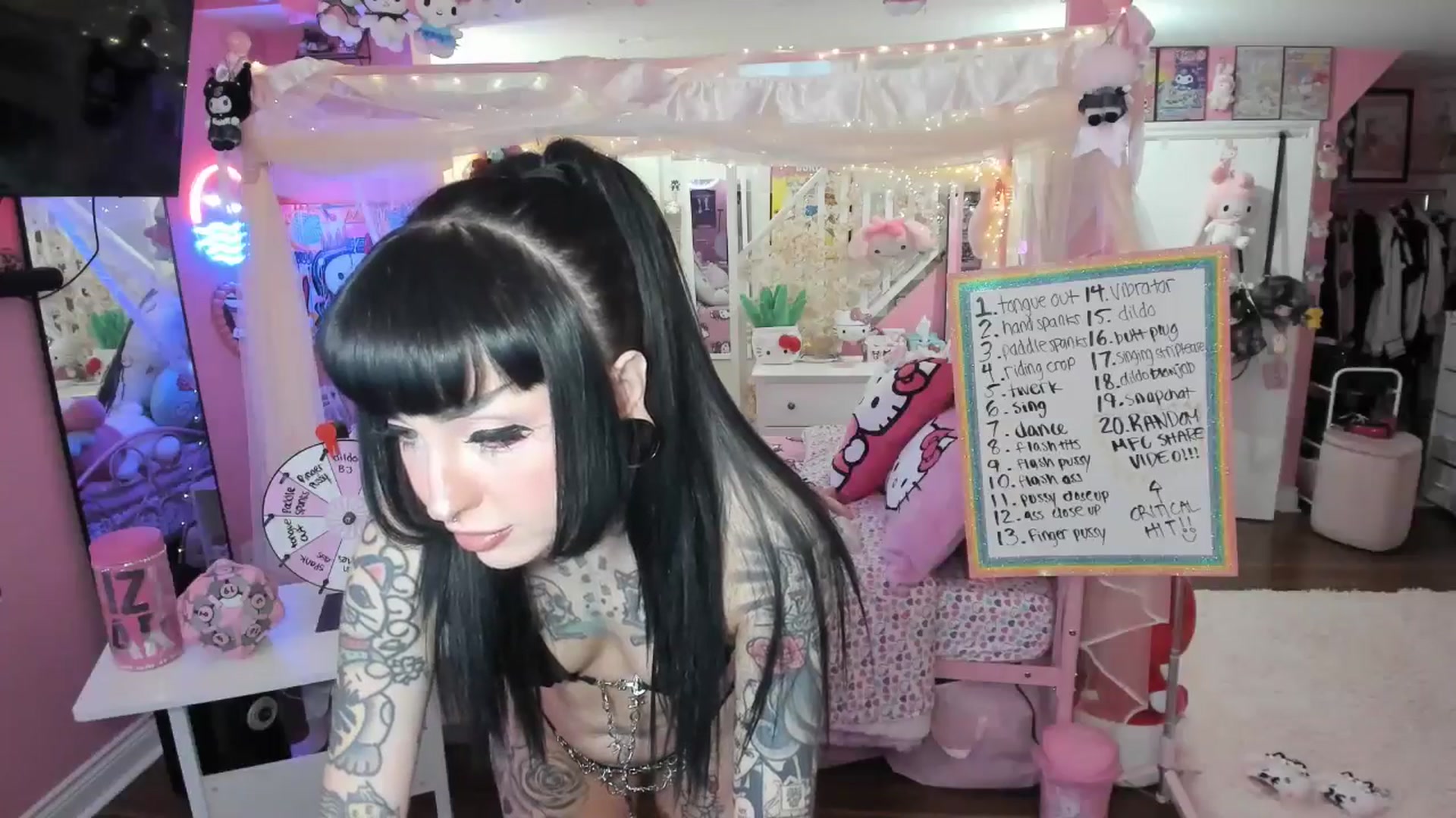 Gallery image thumbnail from lovesick's myfreecams stream on, 05/05/2026, 24:06 image 18 of 20