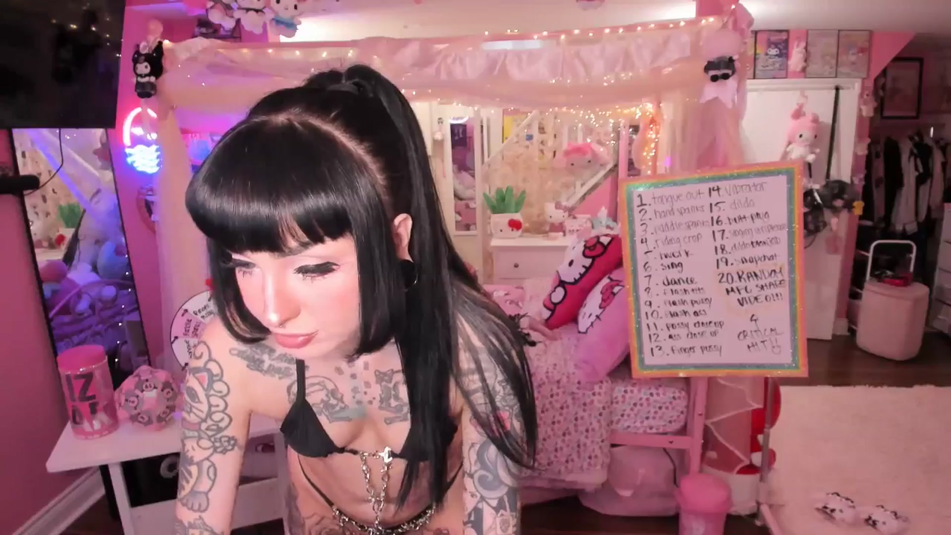 Gallery image thumbnail from lovesick's myfreecams stream on, 05/05/2026, 24:06 image 4 of 20