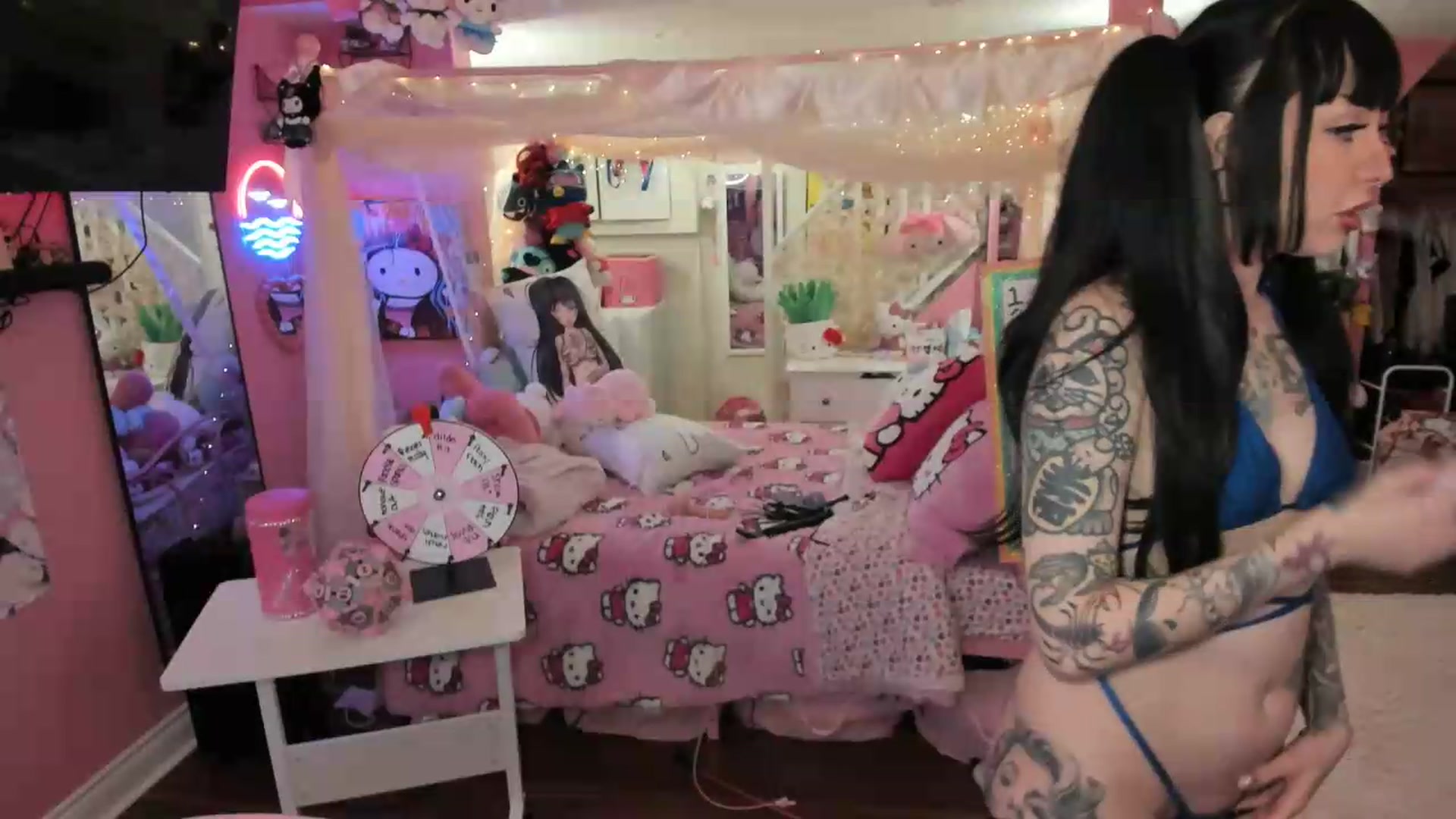 Gallery image thumbnail from lovesick's myfreecams stream on, 05/28/2026, 02:18 image 10 of 20