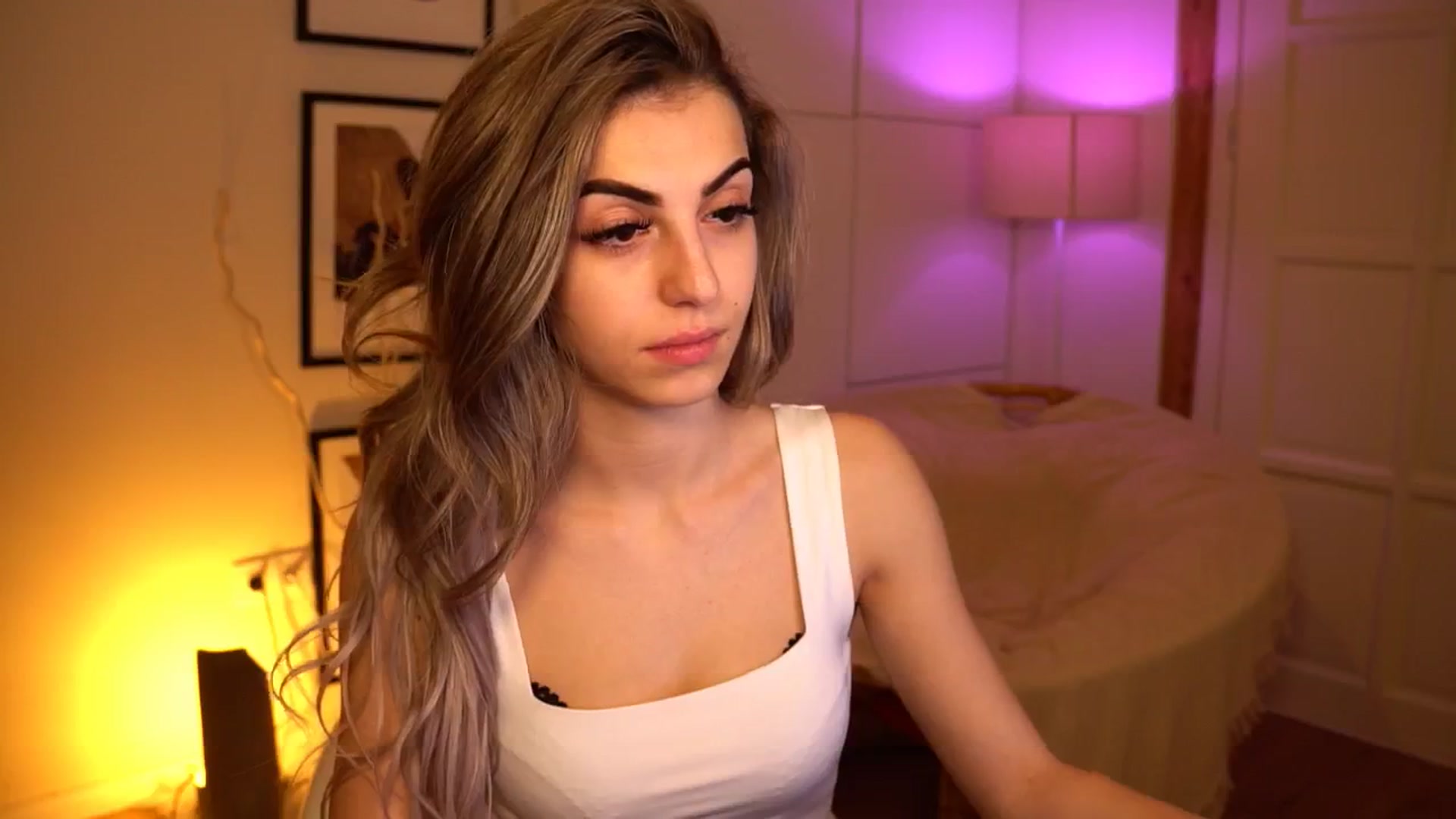 Gallery image thumbnail from lovlybambi's myfreecams stream on, 05/07/2024, 16:00 image 7 of 20