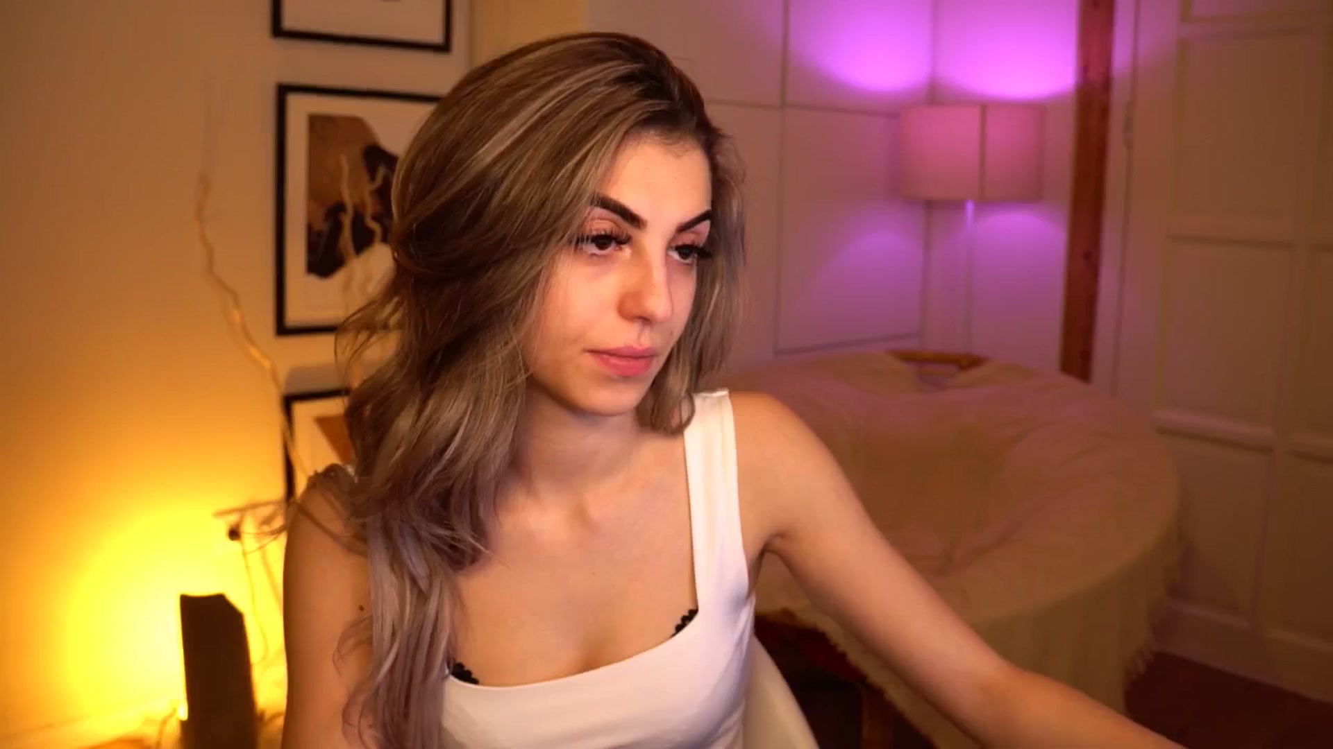 Gallery image thumbnail from lovlybambi's myfreecams stream on, 05/07/2024, 16:00 image 12 of 20