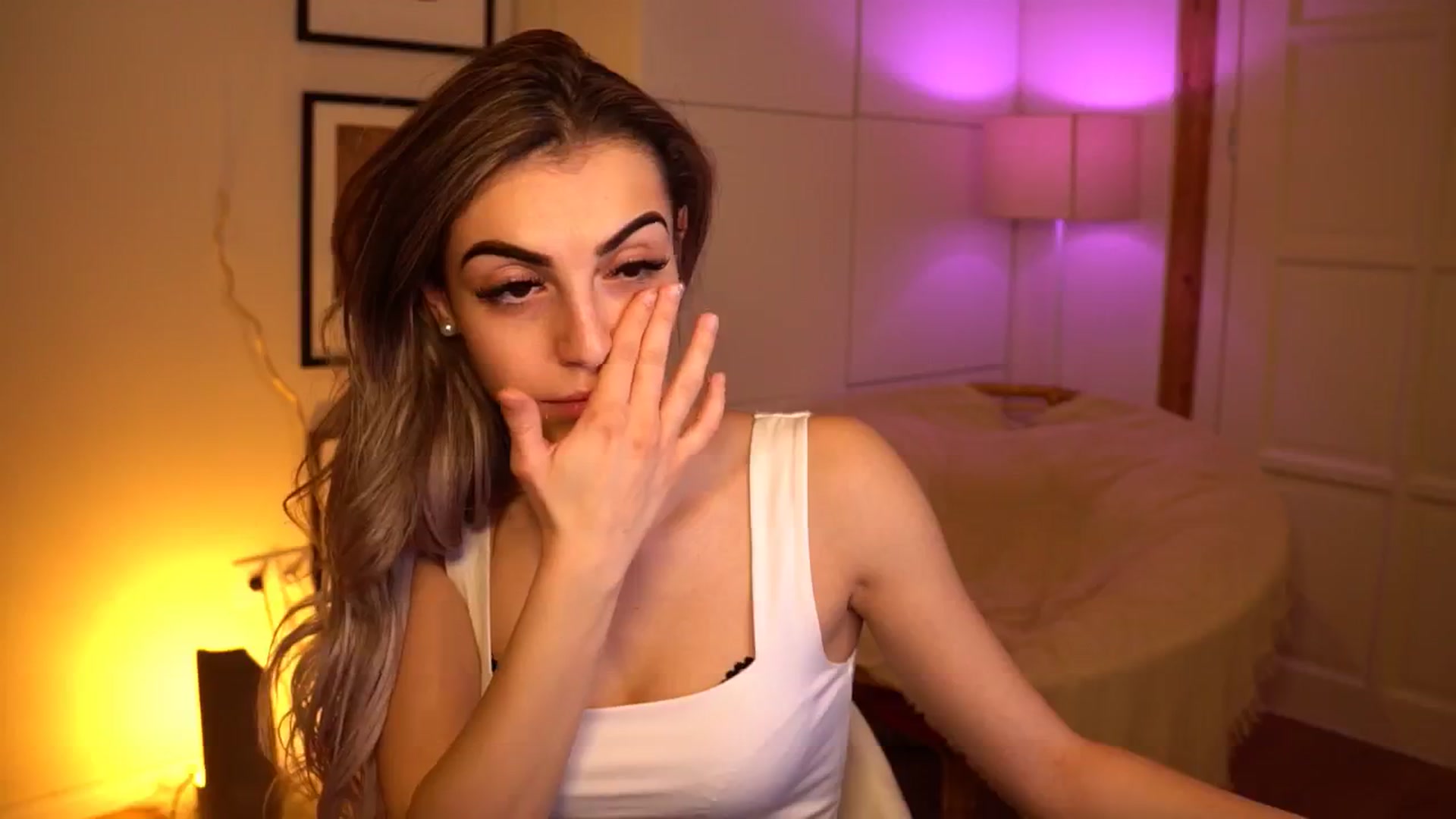 Gallery image thumbnail from lovlybambi's myfreecams stream on, 05/07/2024, 16:00 image 13 of 20