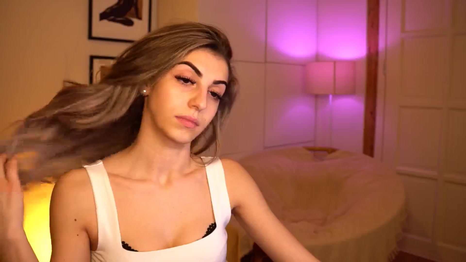 Gallery image thumbnail from lovlybambi's myfreecams stream on, 05/07/2024, 16:00 image 3 of 20