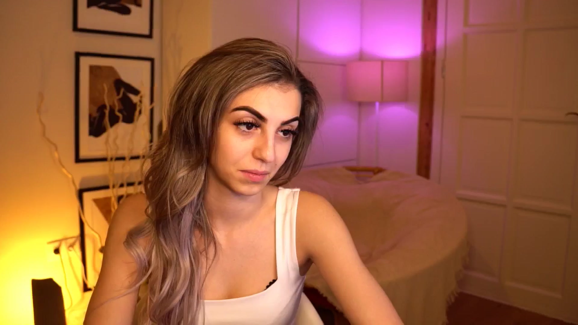 Gallery image thumbnail from lovlybambi's myfreecams stream on, 05/07/2024, 16:00 image 19 of 20